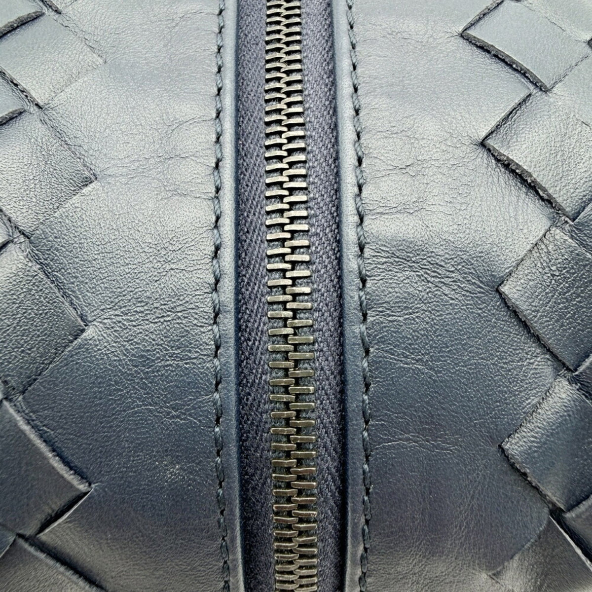 Bottega Veneta Intrecciato Navy Leather Pouch (Pre-Owned)
