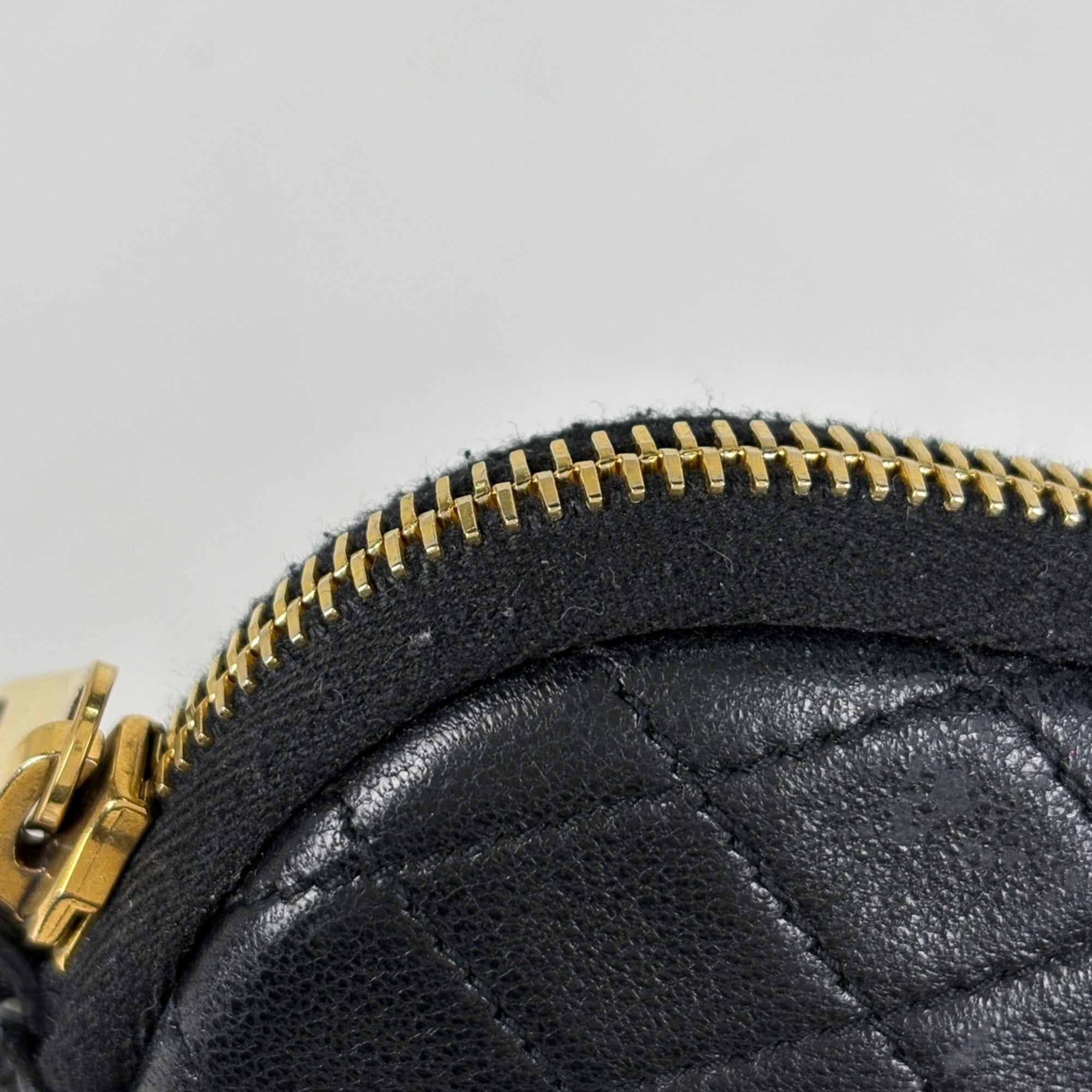 Saint Laurent Black Leather Shoulder Bag (Pre-Owned)