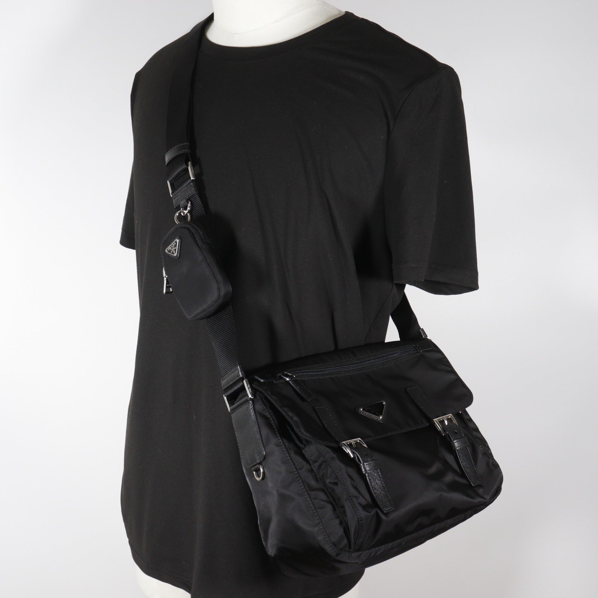 Prada Black Nero Nylon Messenger Bag Shoulder Bag (Pre-Owned)