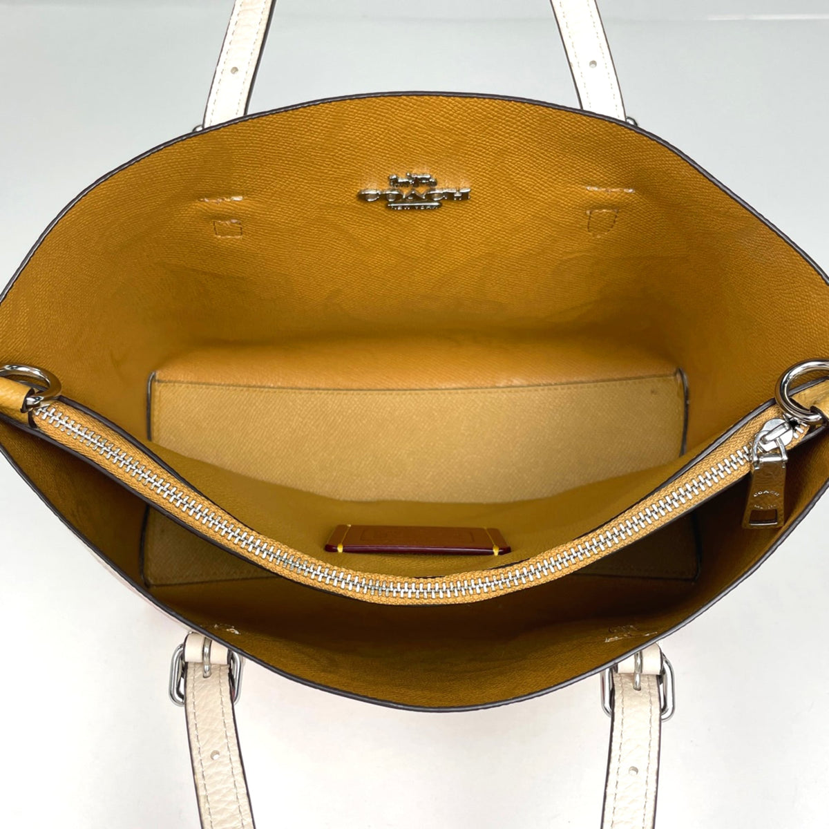 Coach White Leather Handbag Shoulder Bag (Pre-Owned)