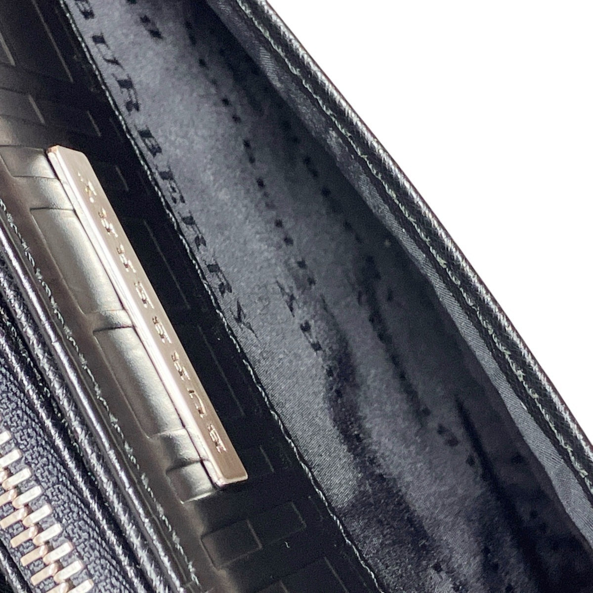 Burberry Black Leather Clutch Bag (Pre-Owned)