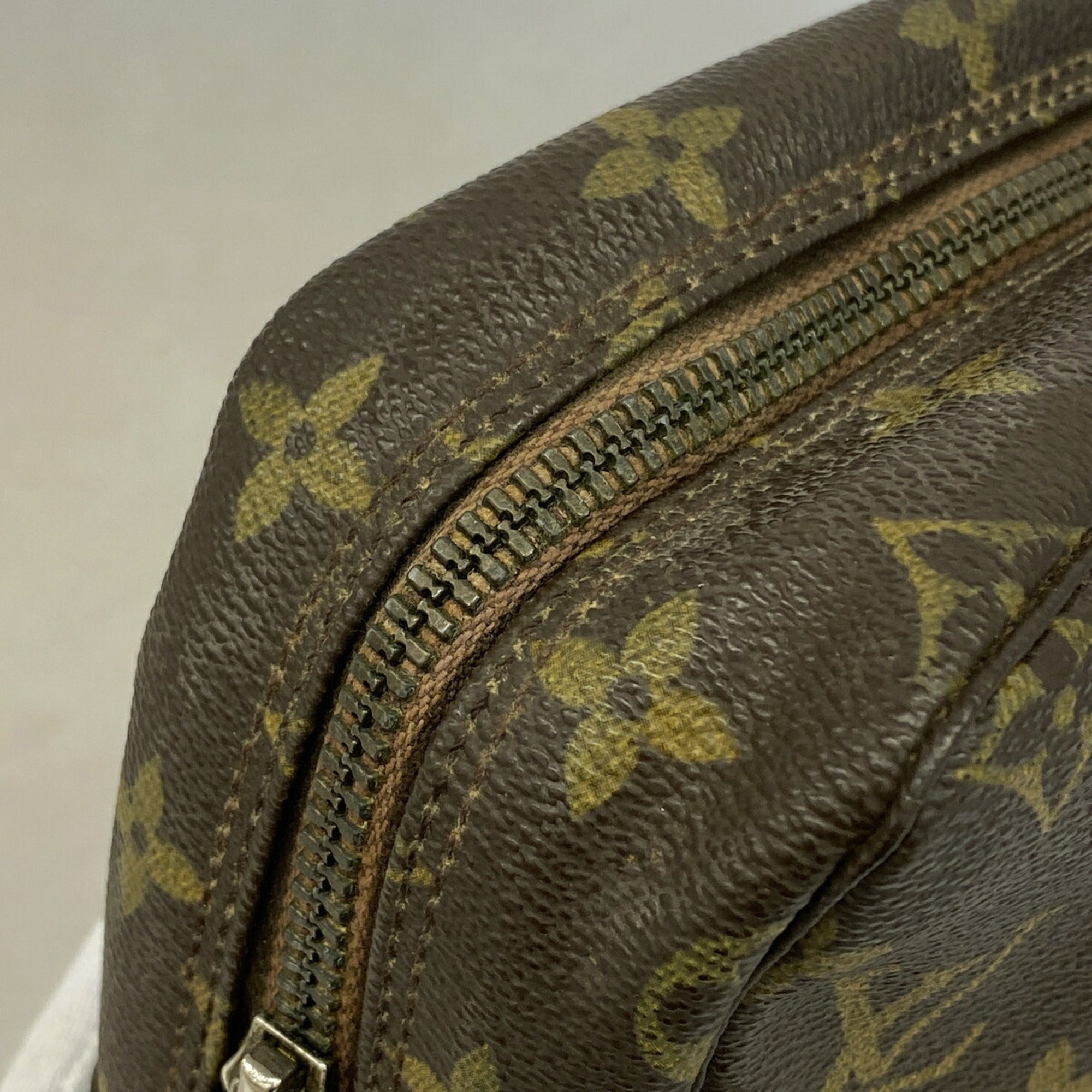 Louis Vuitton Brown Pouch (Pre-Owned)