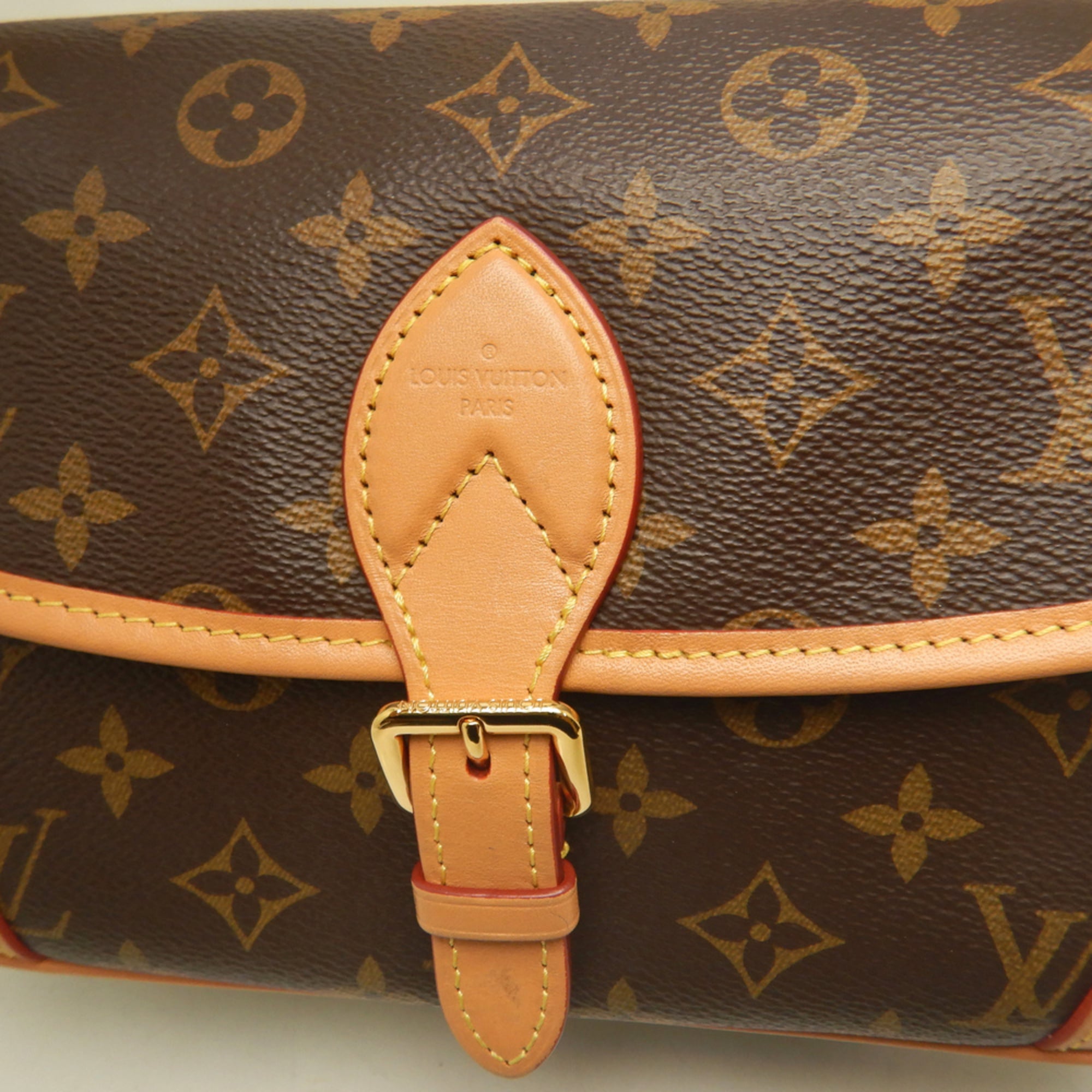 Louis Vuitton Brown Monogram Canvas Shoulder Bag (Pre-Owned)