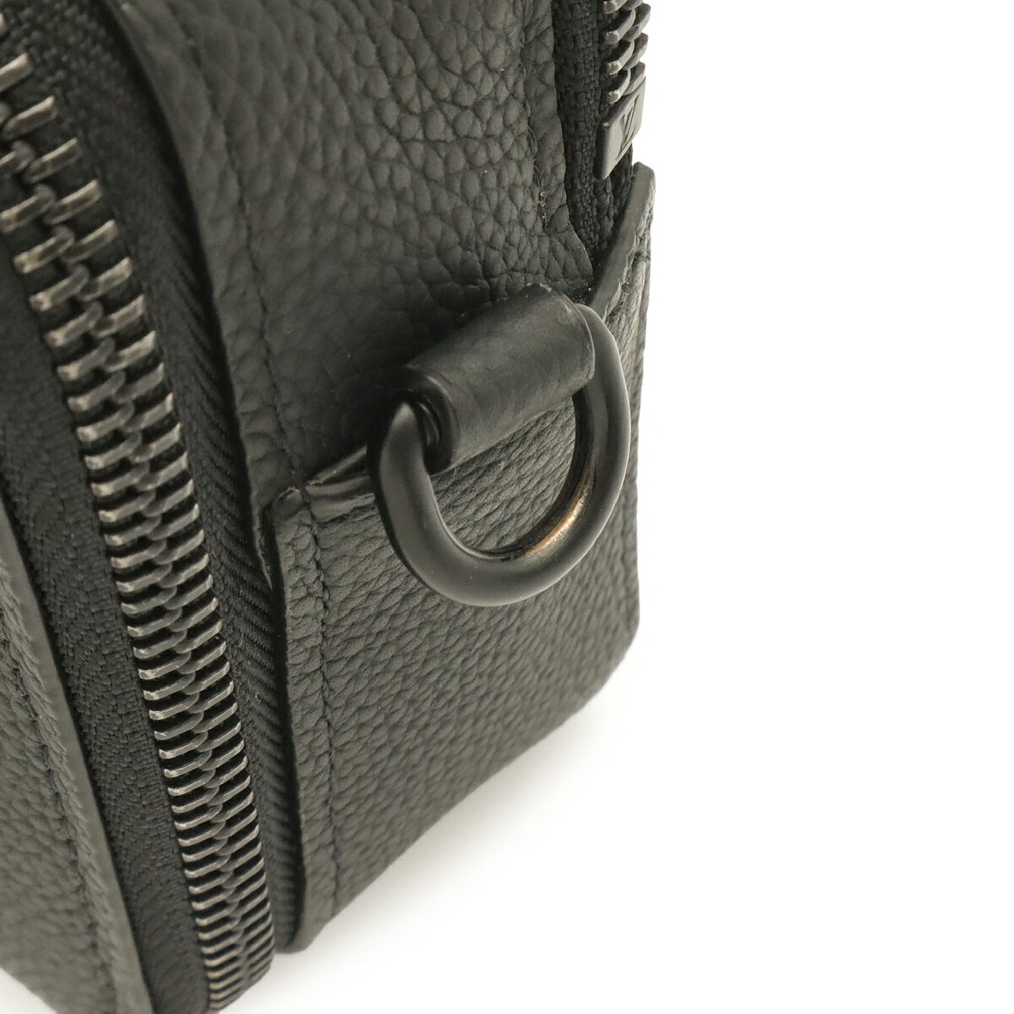 Louis Vuitton Black Noir Clutch Bag Shoulder Bag (Pre-Owned)