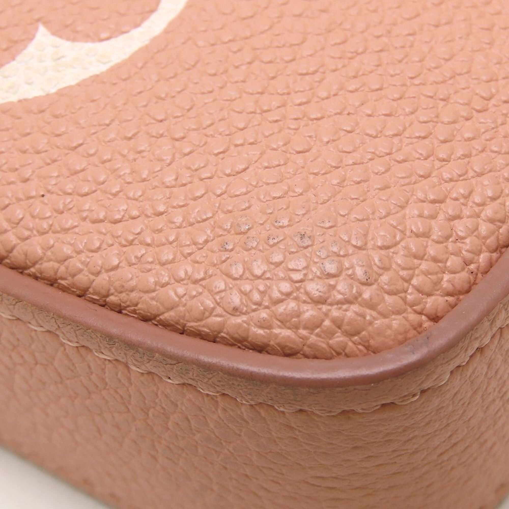 Louis Vuitton Leather Pochette Shoulder Bag (Pre-Owned)