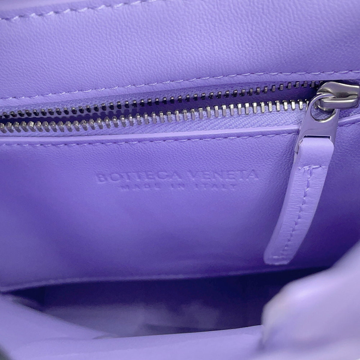 Bottega Veneta Purple Leather Handbag (Pre-Owned)