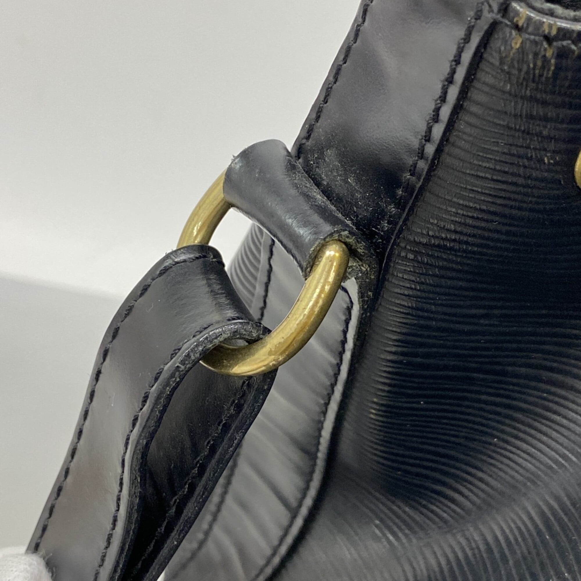 Louis Vuitton Noir Shoulder Bag (Pre-Owned)
