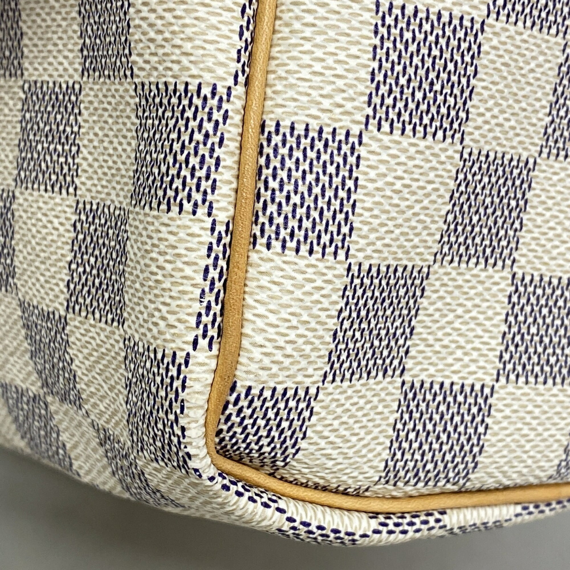 Louis Vuitton White Handbag (Pre-Owned)
