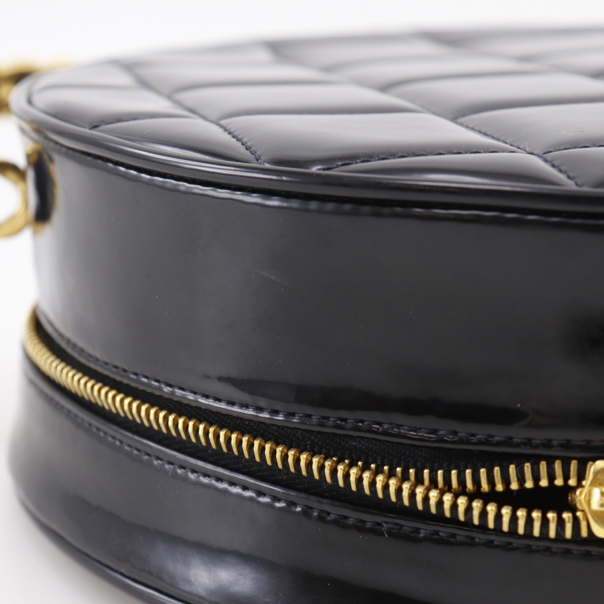 Chanel Black Patent Leather Handbag (Pre-Owned)