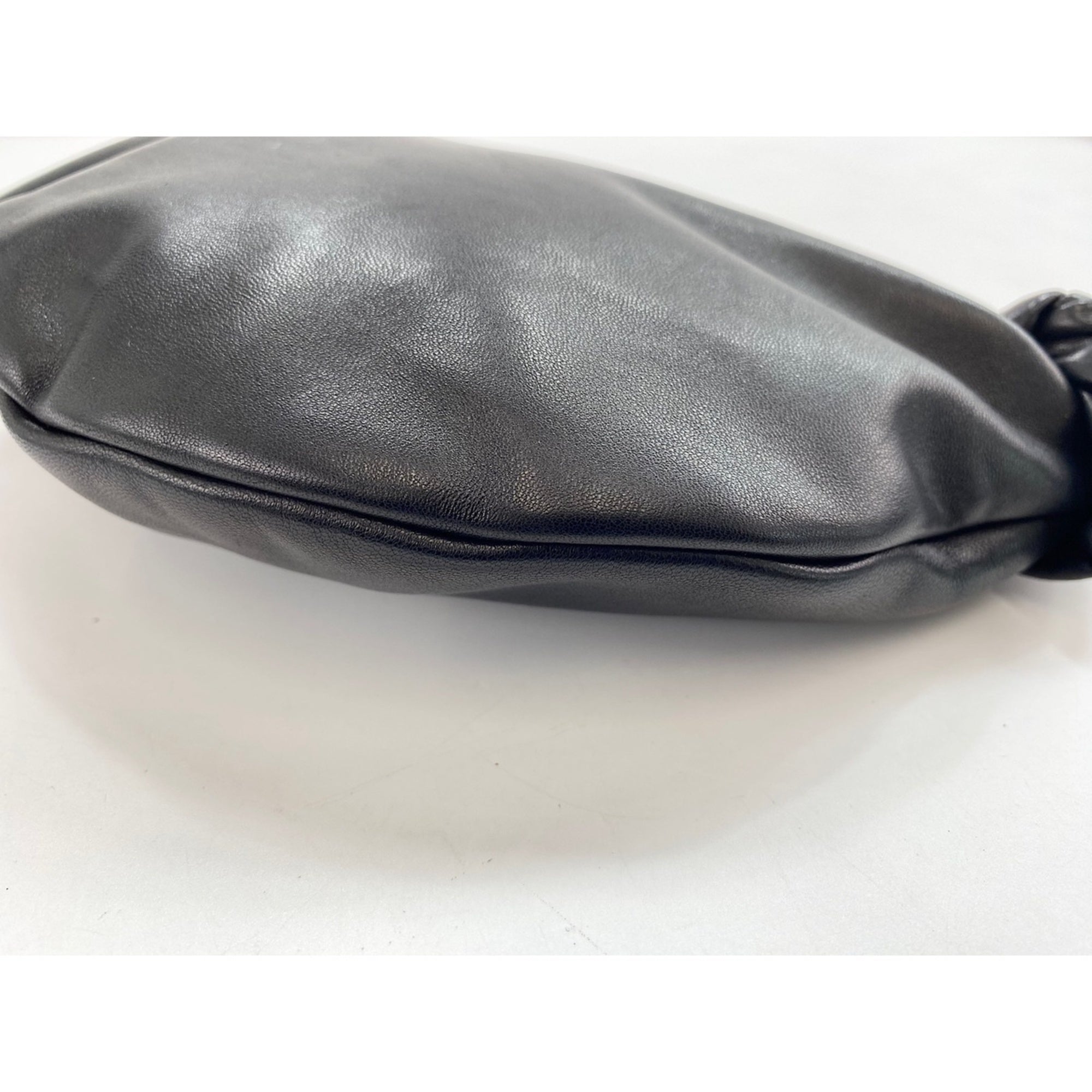 Yves Saint Laurent Black Handbag (Pre-Owned)