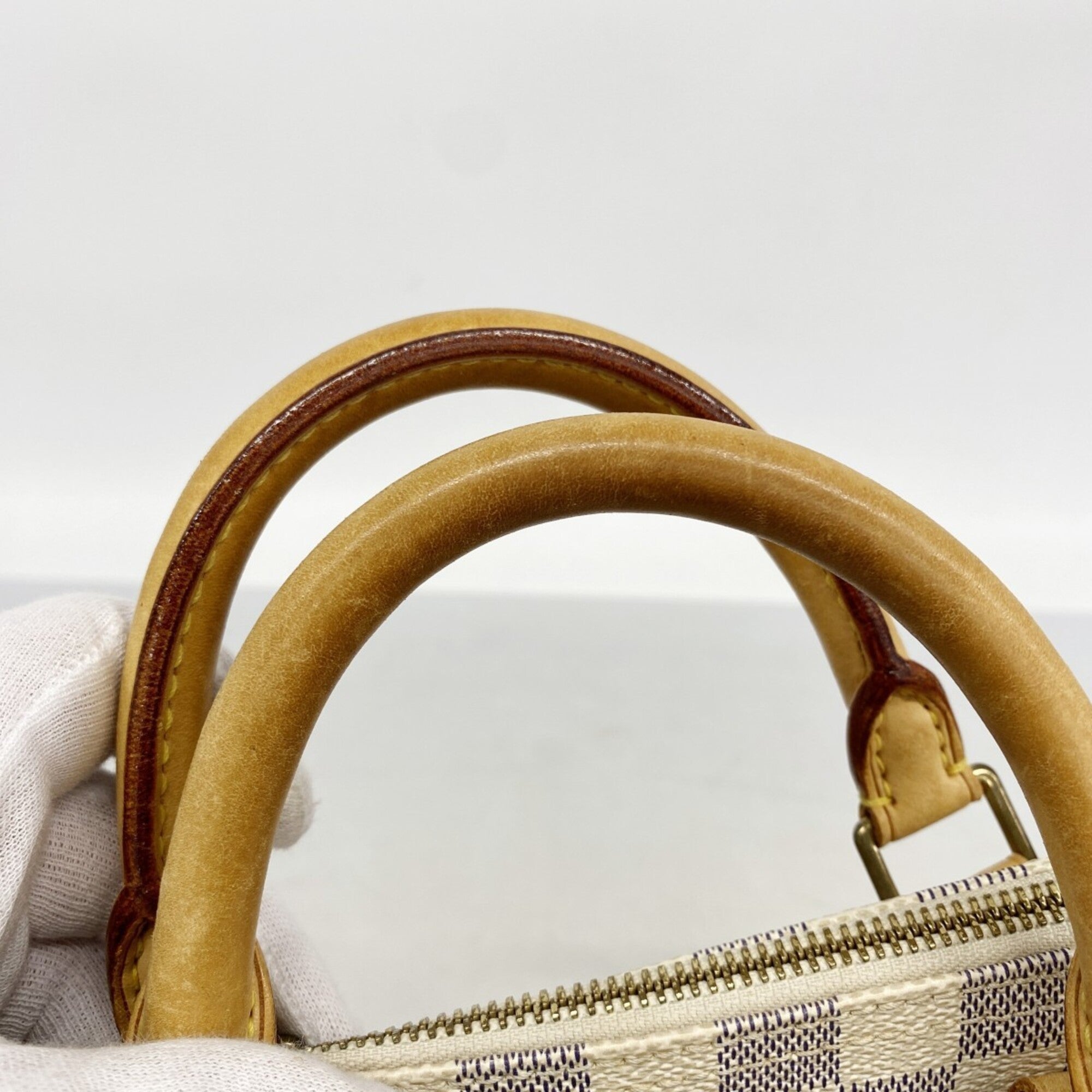 Louis Vuitton White Handbag (Pre-Owned)