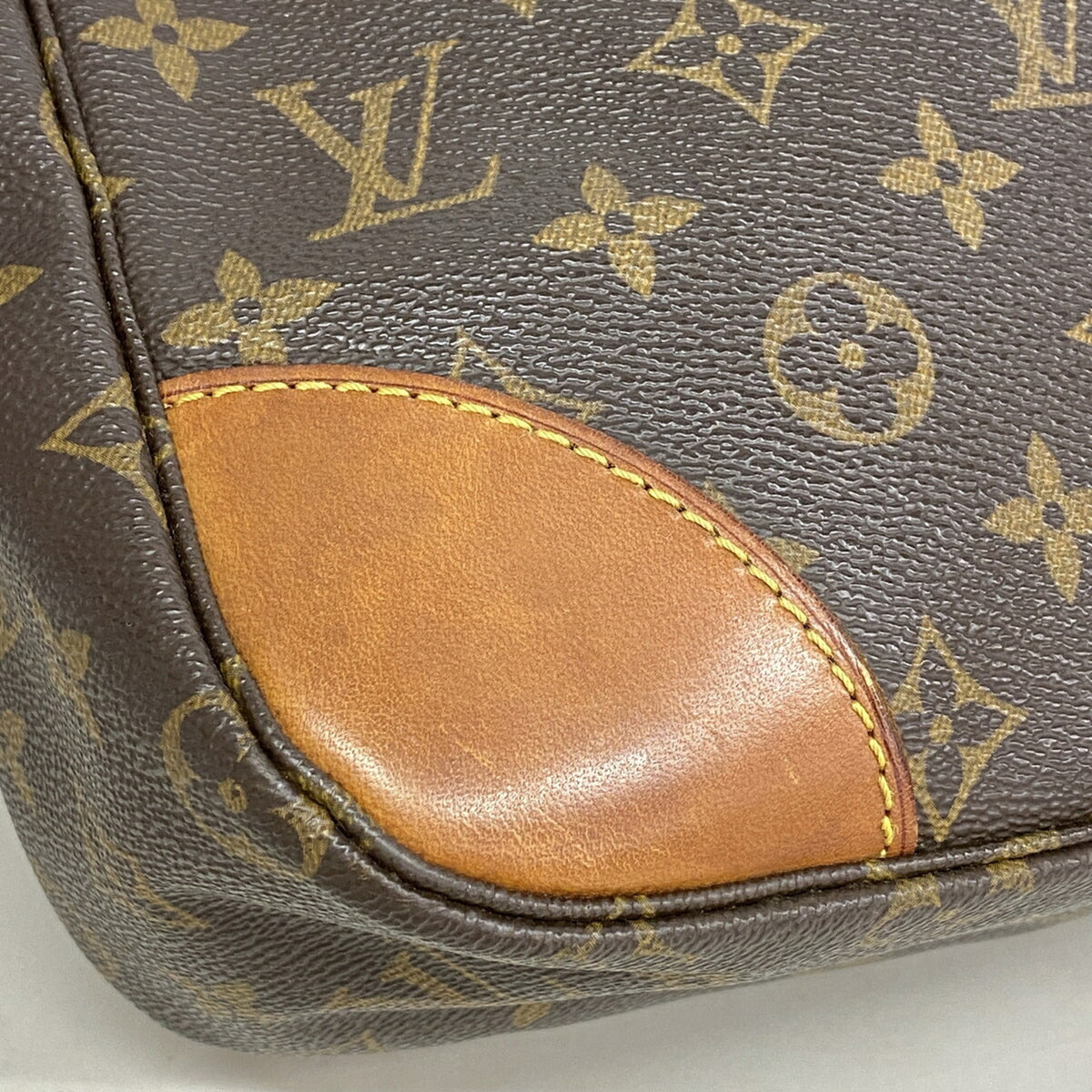 Louis Vuitton Brown Shoulder Bag (Pre-Owned)