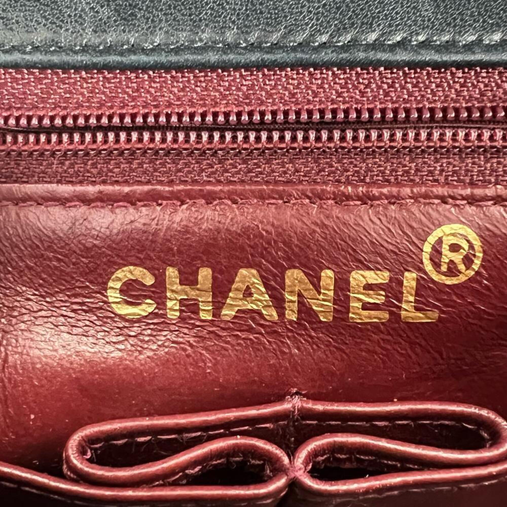 Chanel Black Leather Shoulder Bag (Pre-Owned)