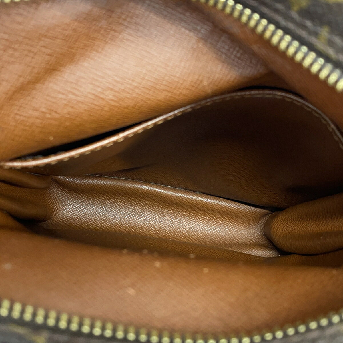 Louis Vuitton Brown Shoulder Bag (Pre-Owned)