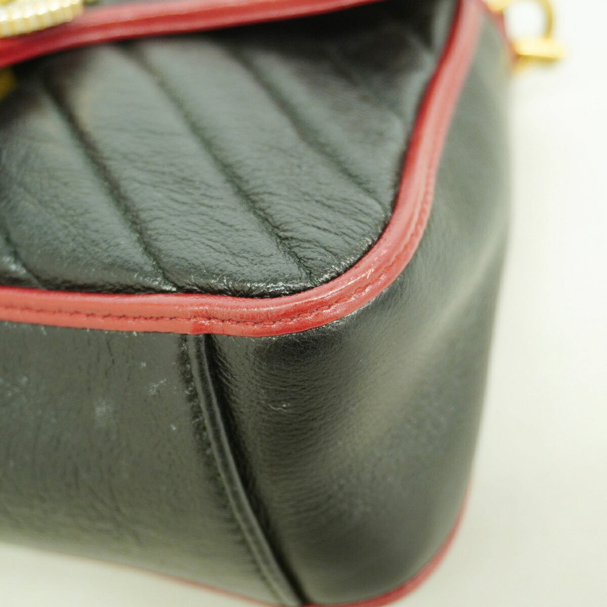 Gucci Black Red Color Leather Handbag (Pre-Owned)