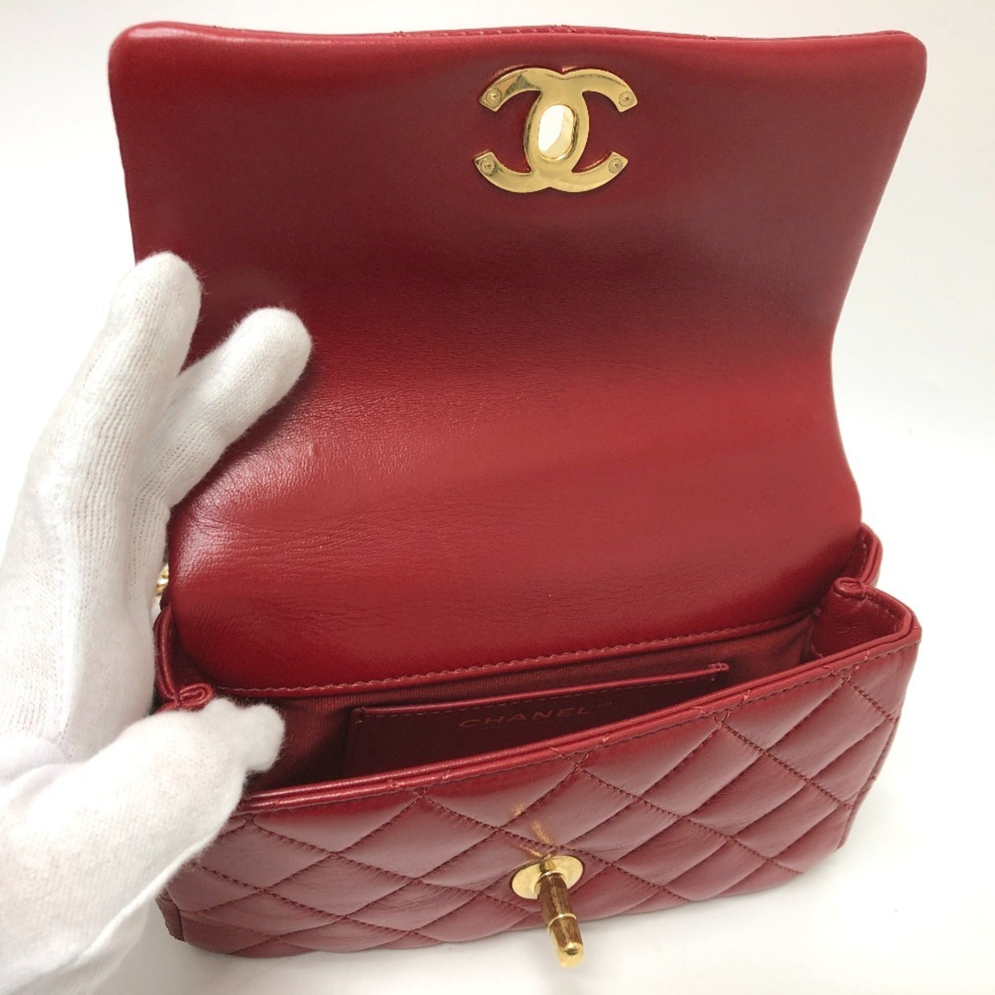 Chanel Red Color Leather Shoulder Bag (Pre-Owned)
