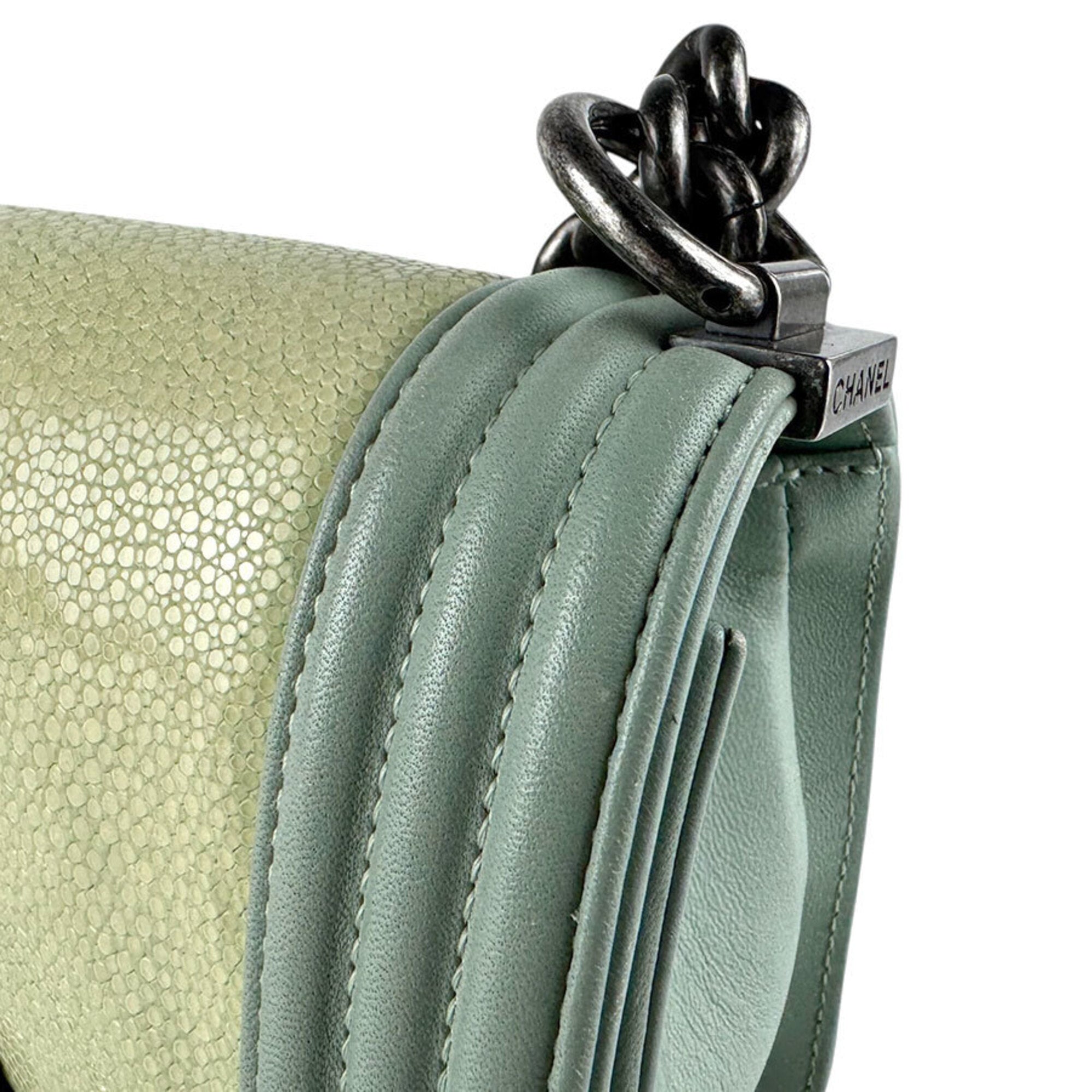 Chanel Green Leather Shoulder Bag (Pre-Owned)