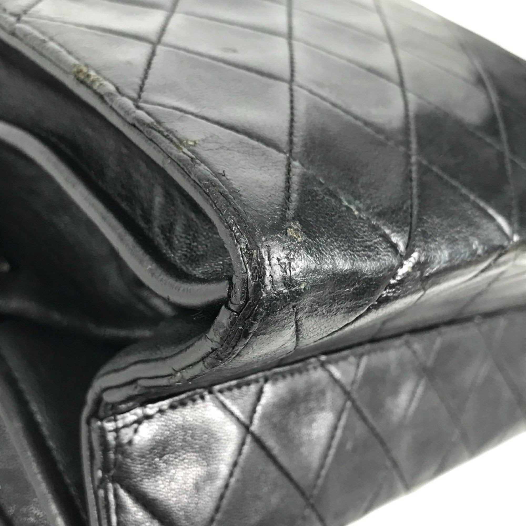 Chanel Matelasse Black Leather Shoulder Bag (Pre-Owned)