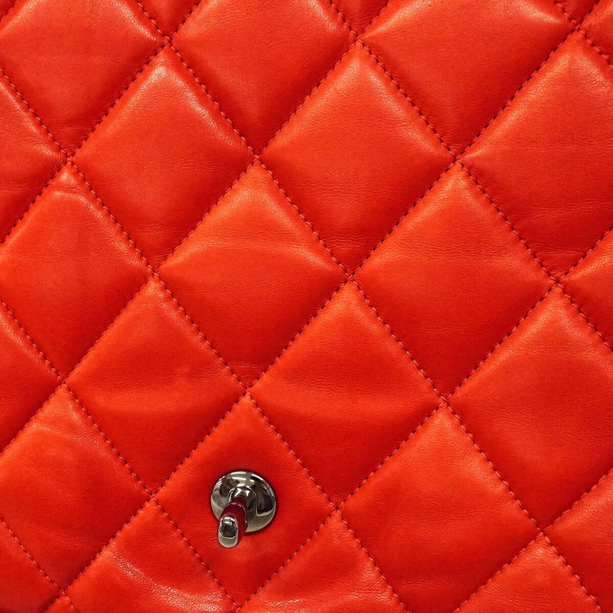 Chanel Red Color Leather Shoulder Bag (Pre-Owned)