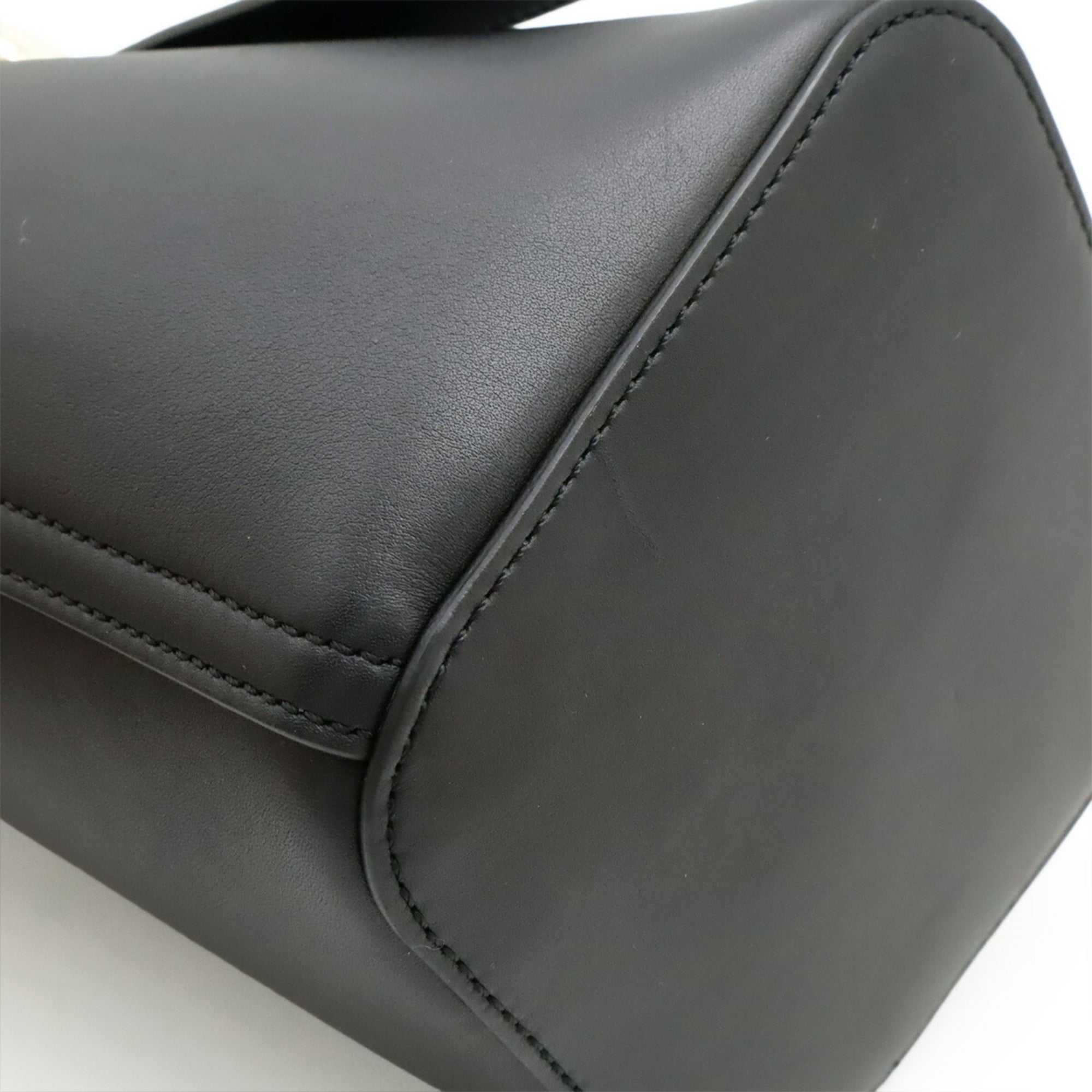Loewe Black Leather Handbag (Pre-Owned)