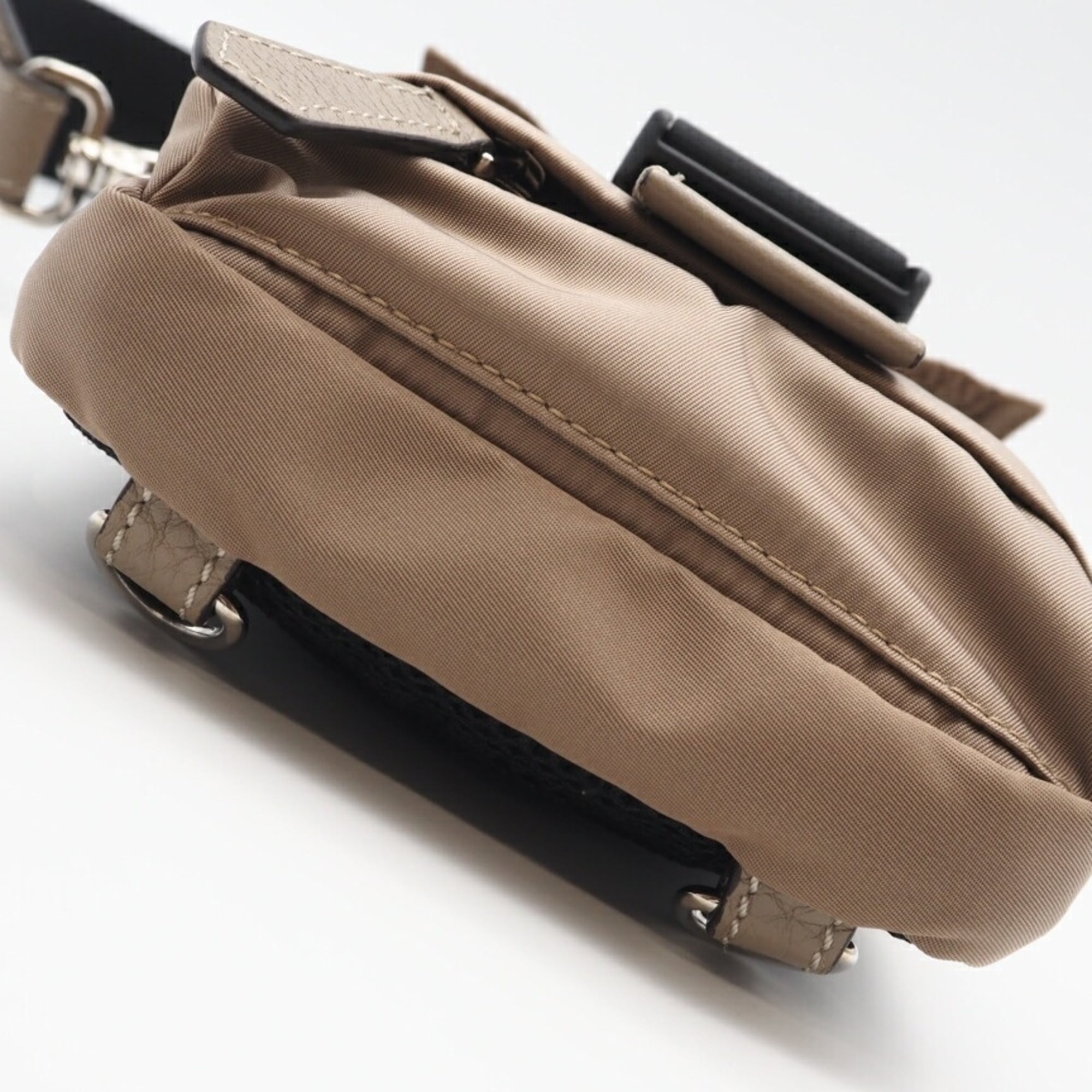 Fendi Beige Nylon Shoulder Bag (Pre-Owned)