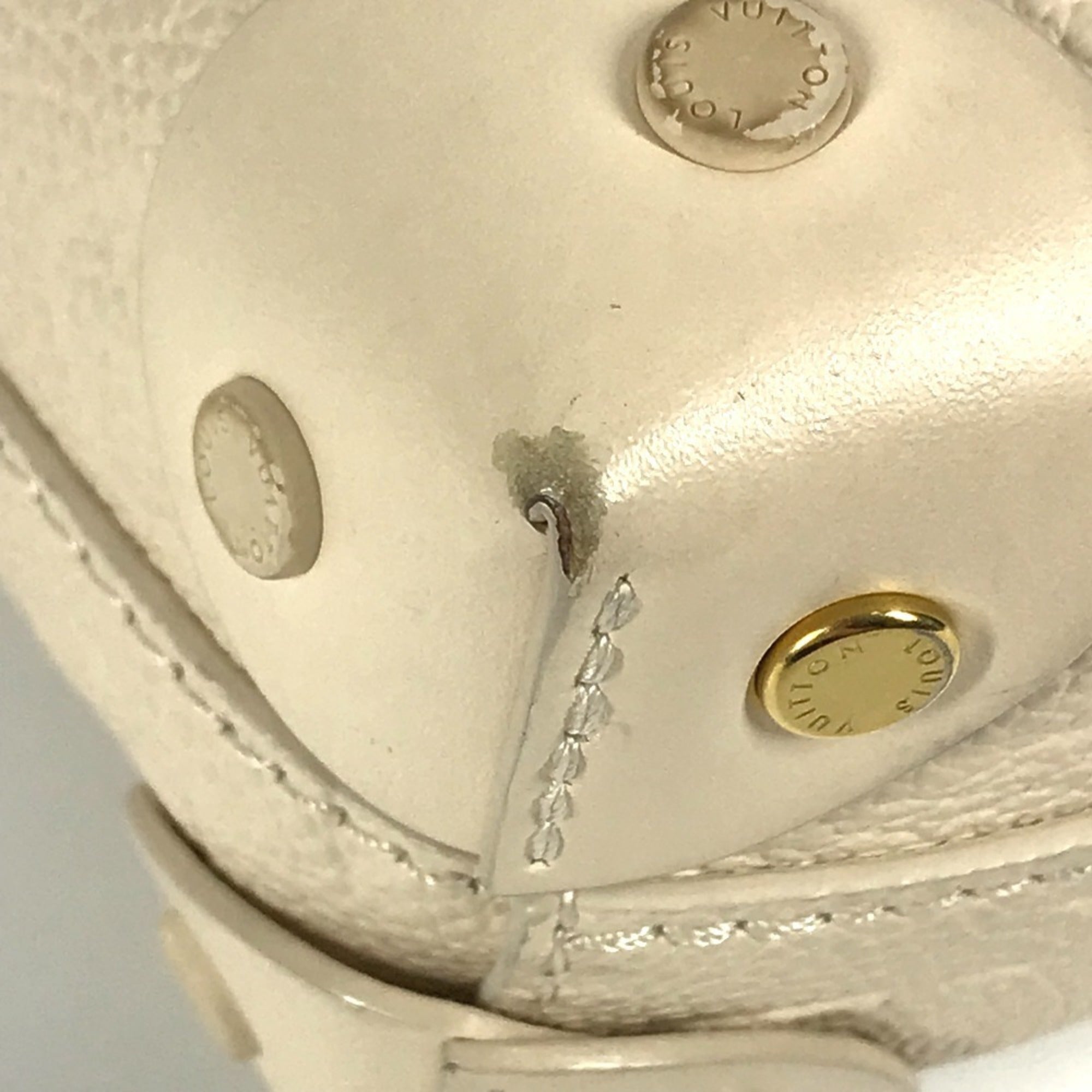 Louis Vuitton White Monogram Empreinte Handbag (Pre-Owned)