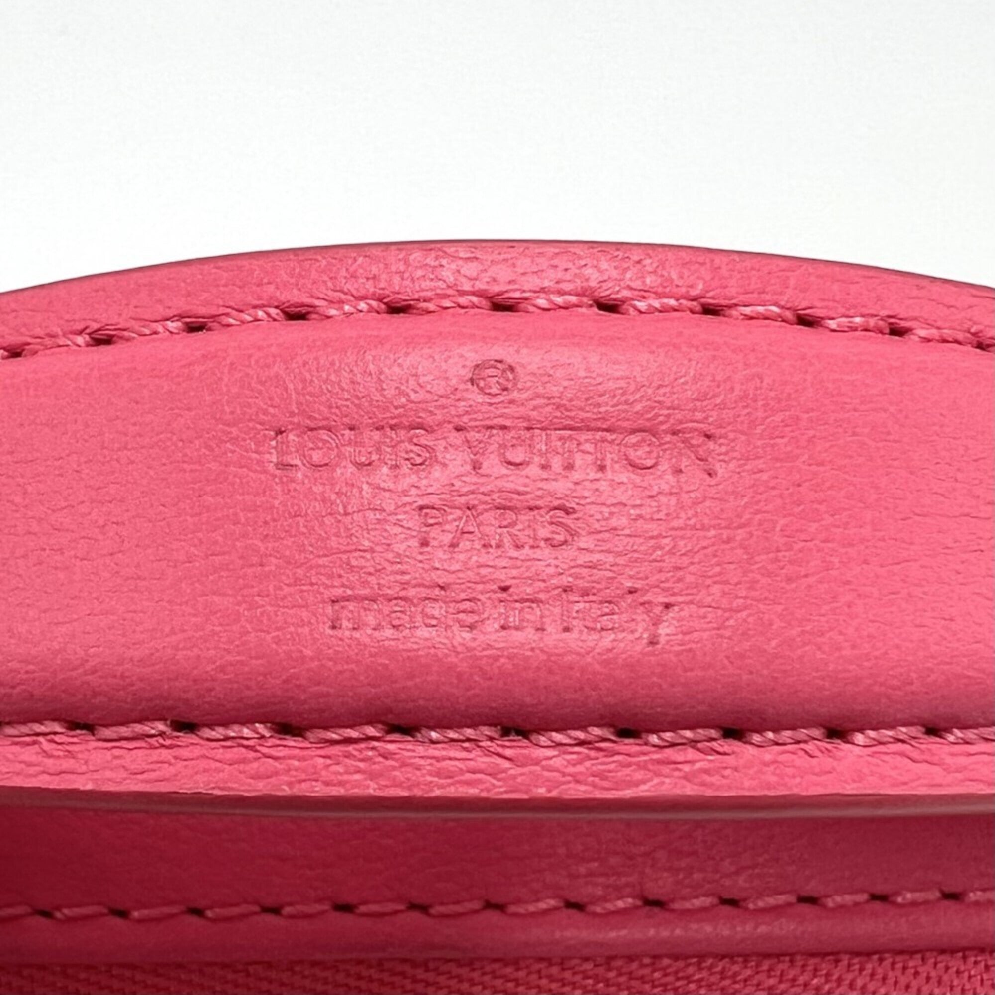 Louis Vuitton Pink Leather Pouch Shoulder Bag (Pre-Owned)