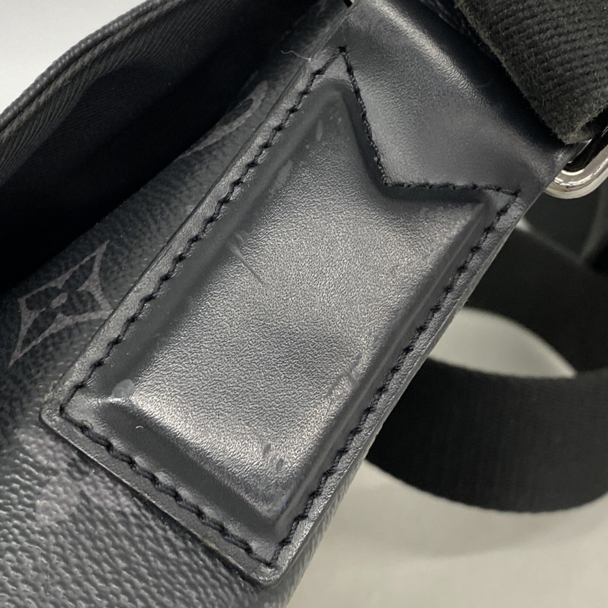 Louis Vuitton Black Shoulder Bag (Pre-Owned)