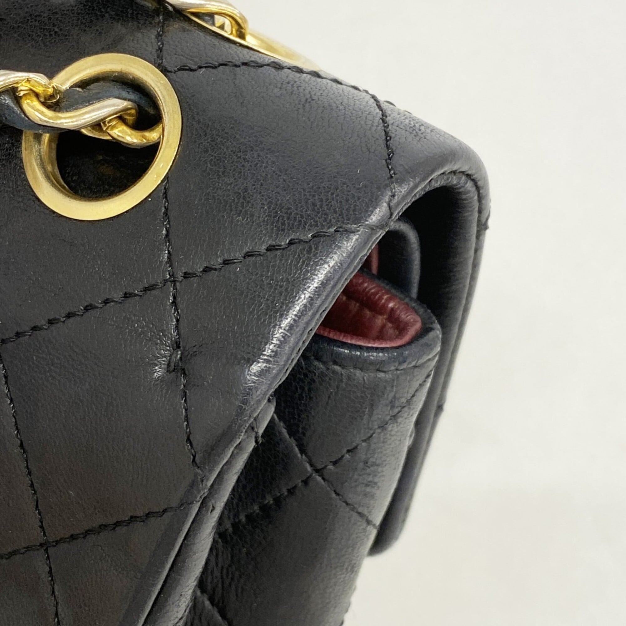 Chanel Black Leather Shoulder Bag (Pre-Owned)