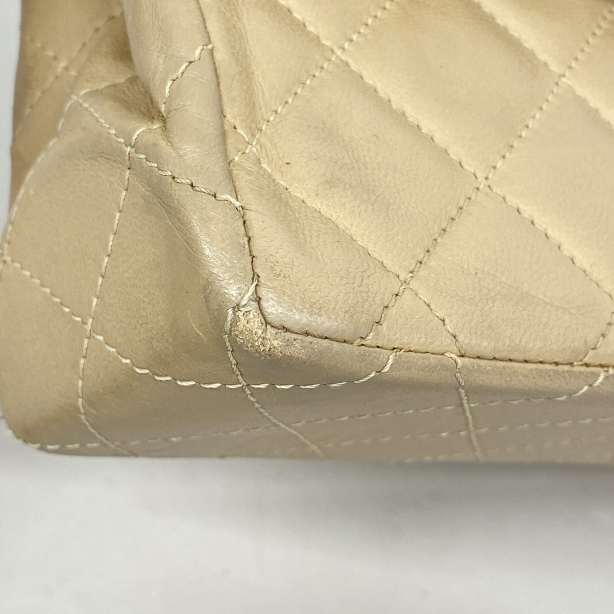 Chanel Beige Leather Shoulder Bag (Pre-Owned)