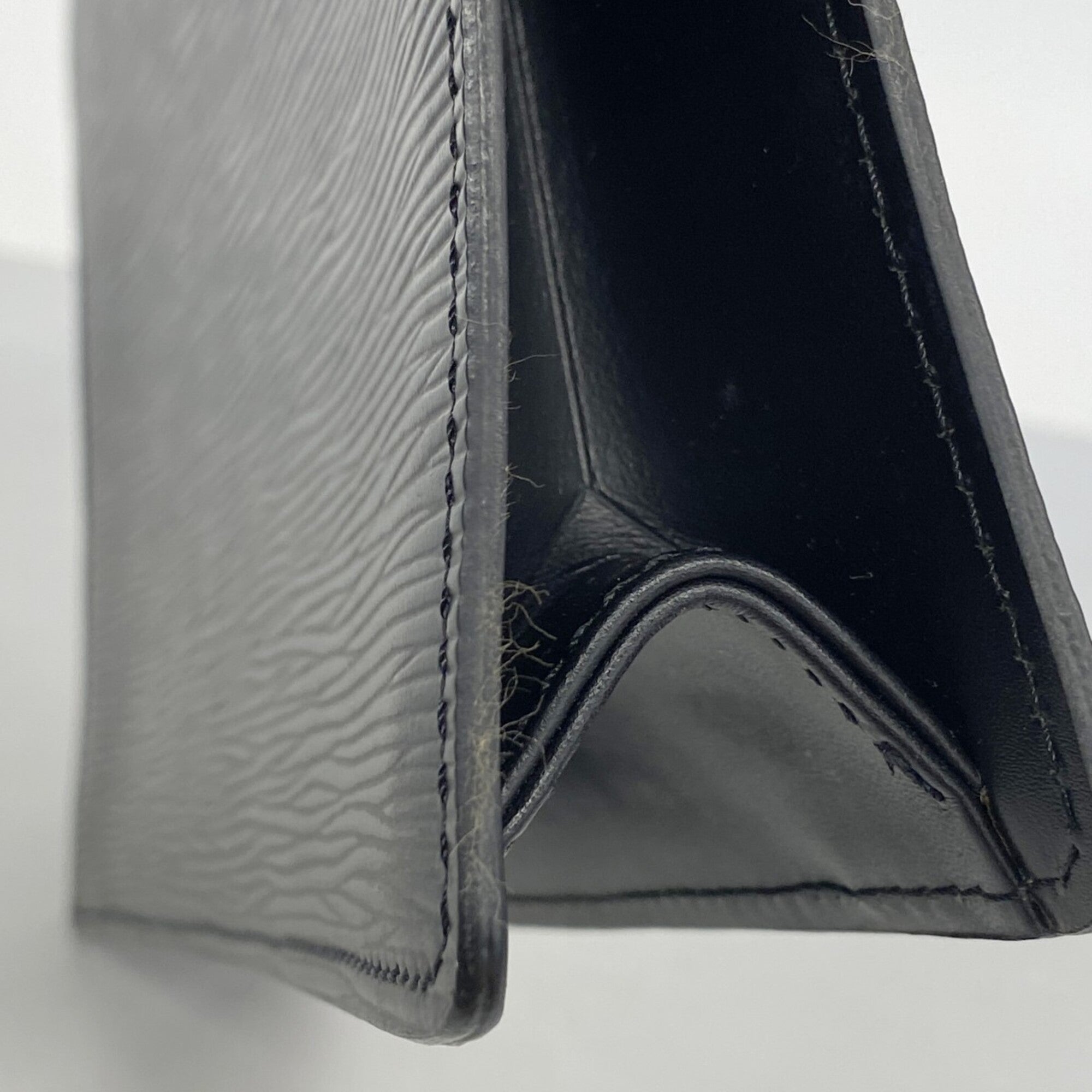 Louis Vuitton Noir Clutch Bag (Pre-Owned)
