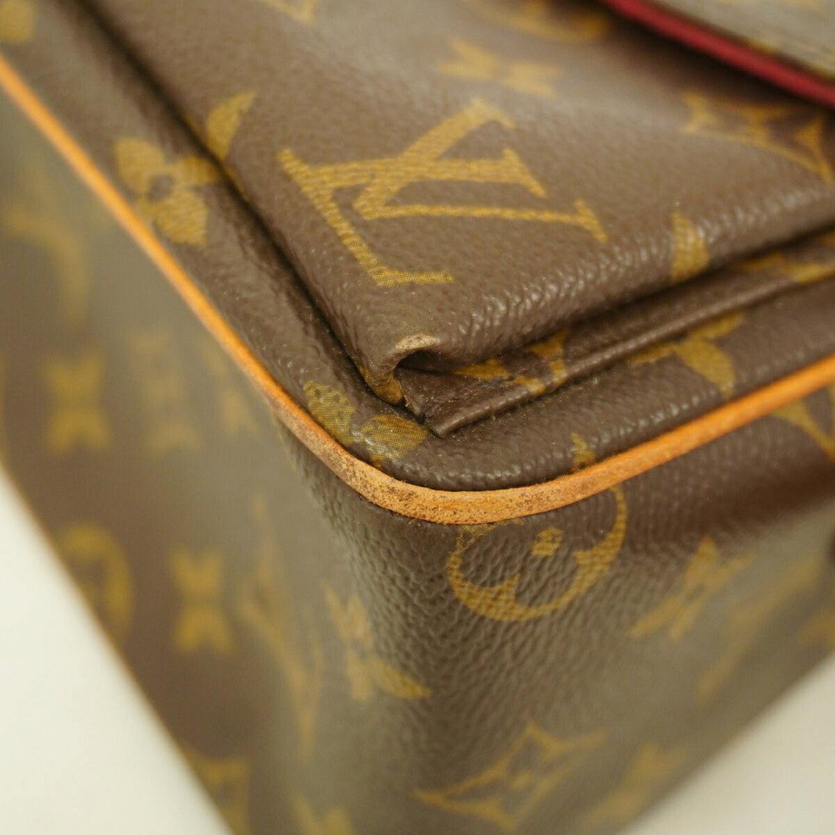 Louis Vuitton Brown Shoulder Bag (Pre-Owned)