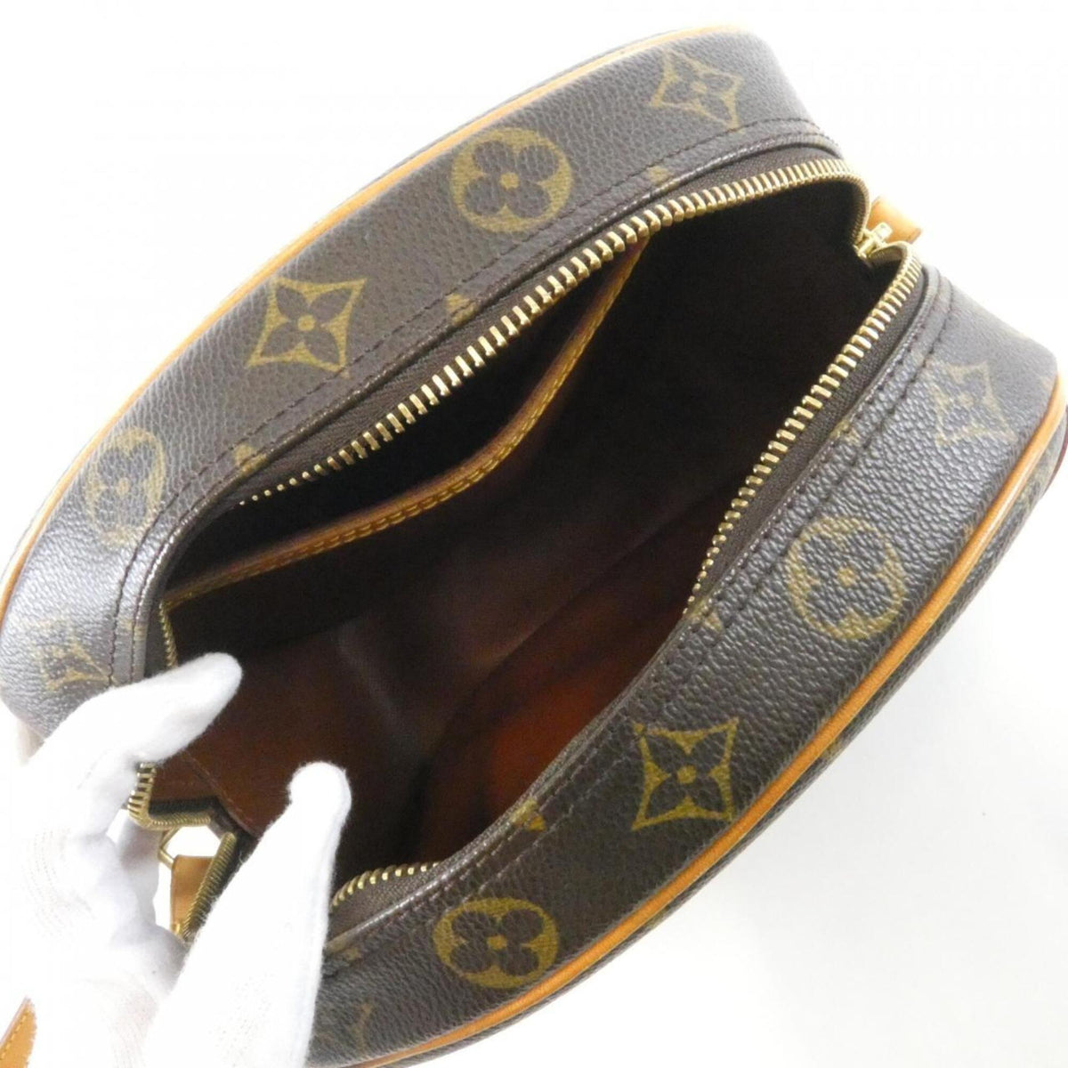 Louis Vuitton Marron Coated Canvas Shoulder Bag (Pre-Owned)