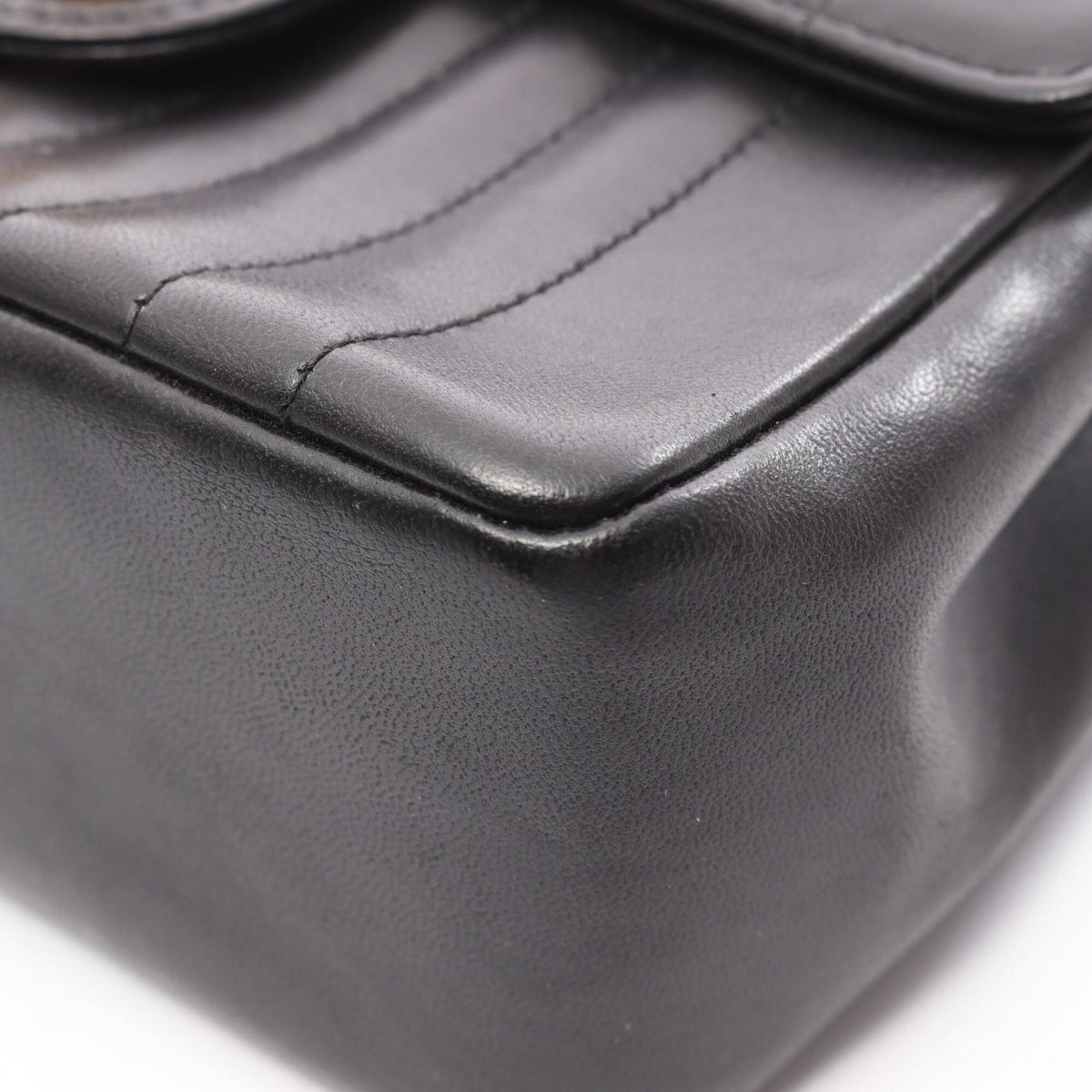 Chanel Black Leather Handbag Shoulder Bag (Pre-Owned)