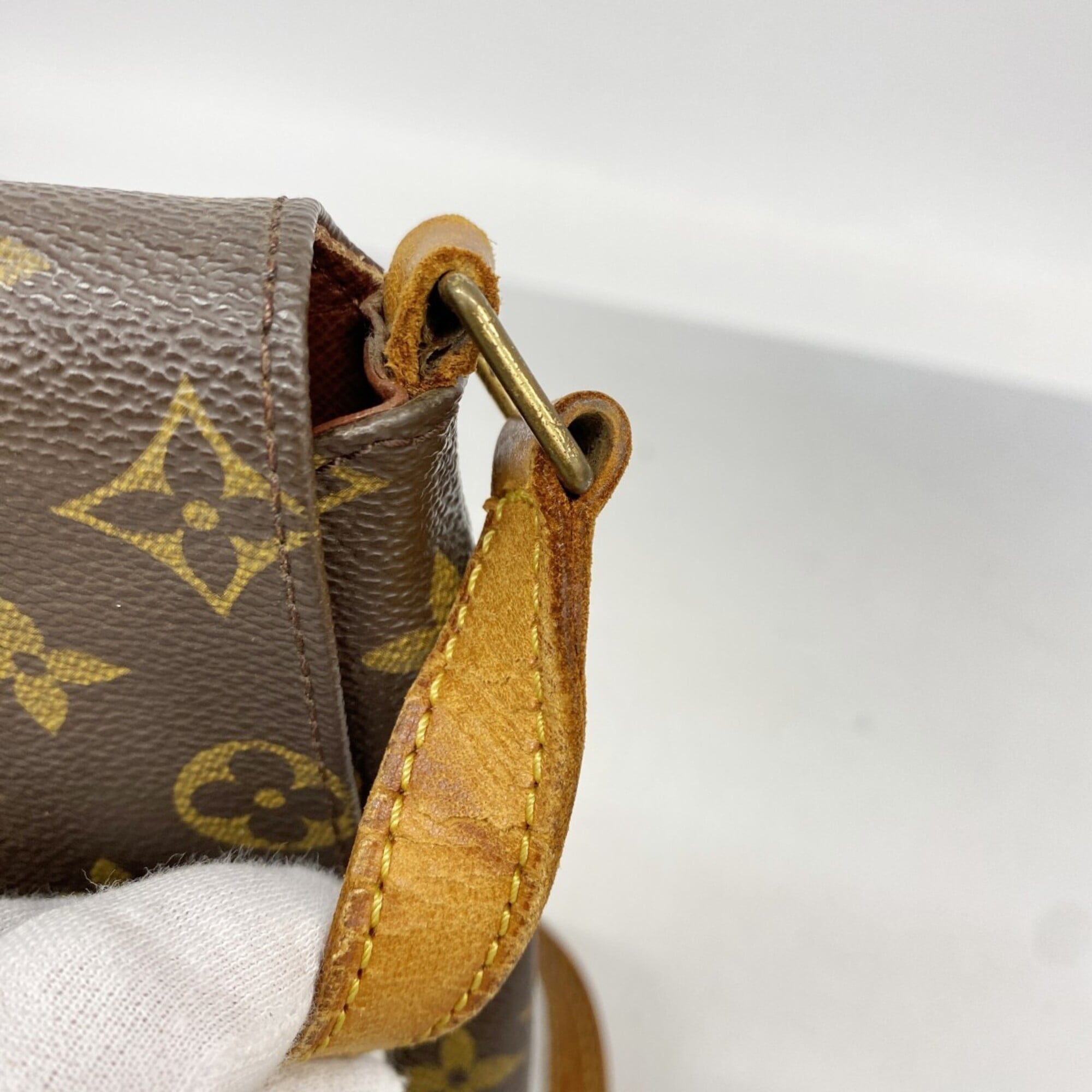 Louis Vuitton Brown Shoulder Bag (Pre-Owned)