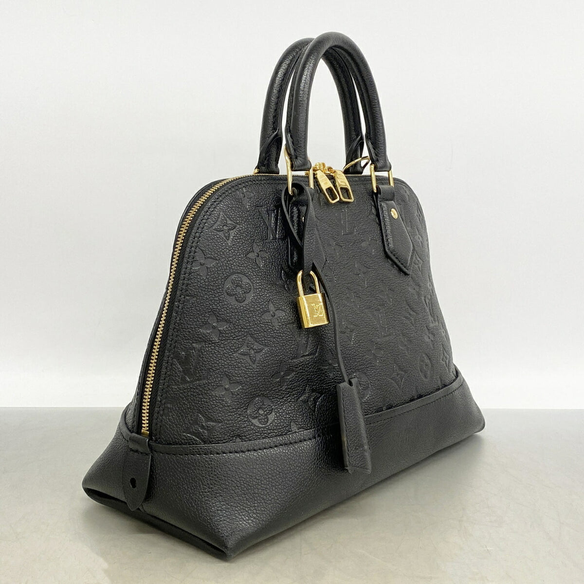 Louis Vuitton Noir Handbag (Pre-Owned)