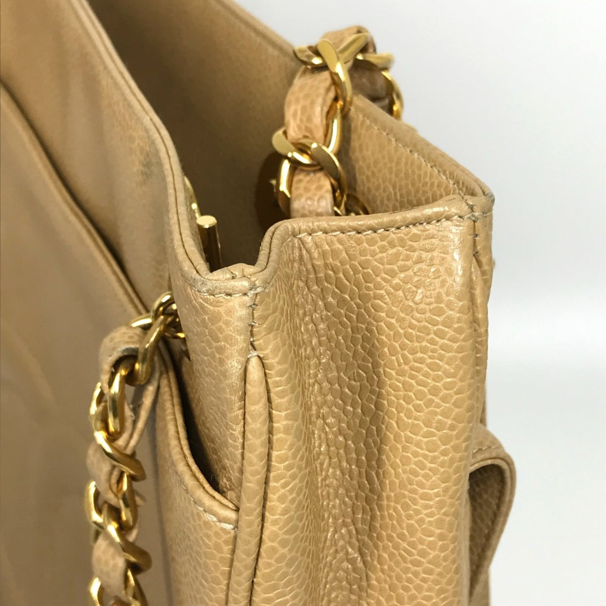 Chanel Beige Leather Shoulder Bag (Pre-Owned)