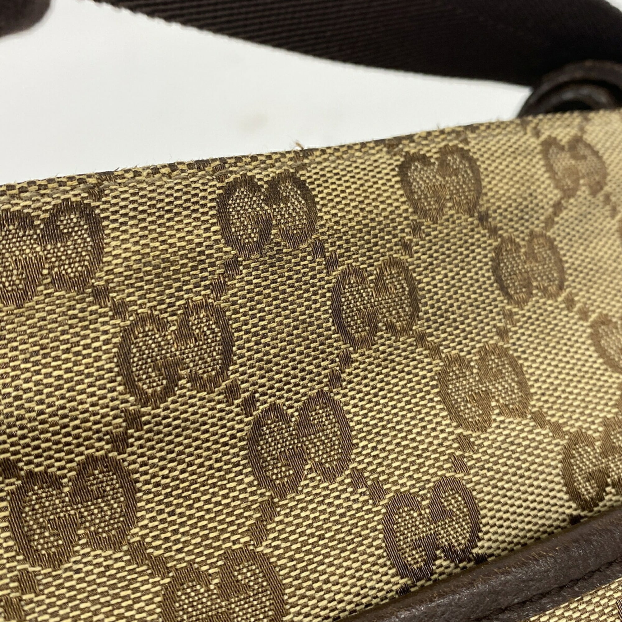 Gucci Beige Canvas Shoulder Bag (Pre-Owned)