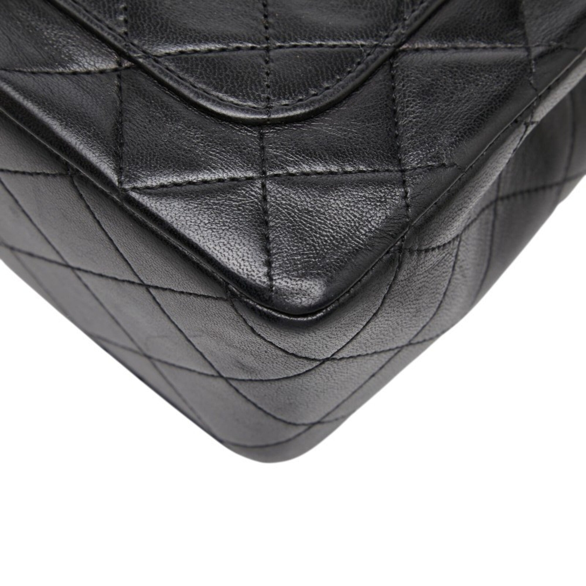 Chanel Black Leather Shoulder Bag (Pre-Owned)
