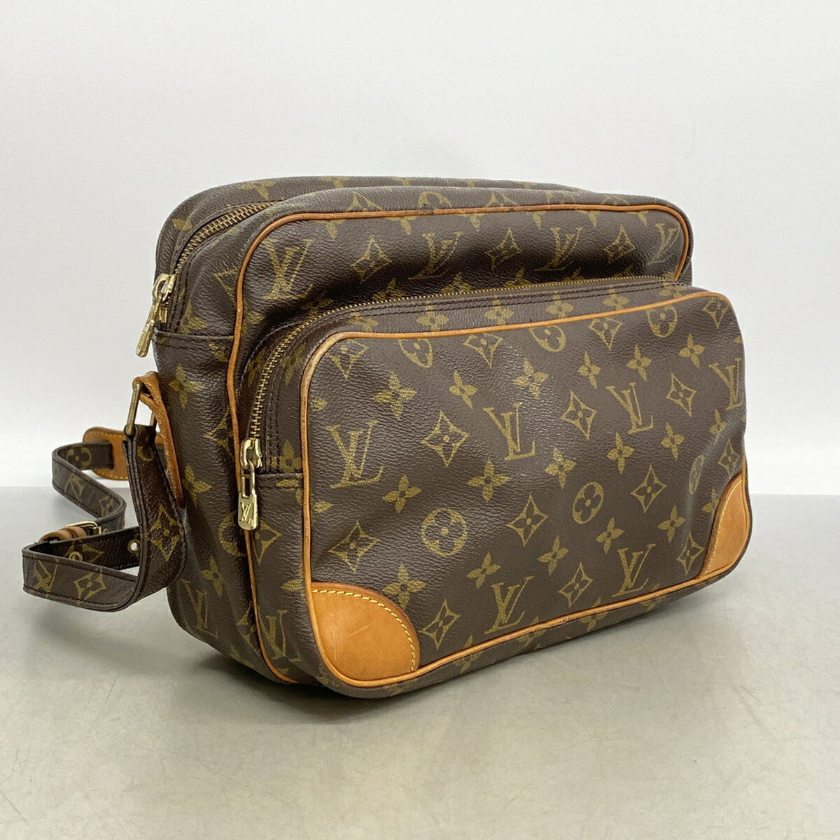 Louis Vuitton Brown Shoulder Bag (Pre-Owned)