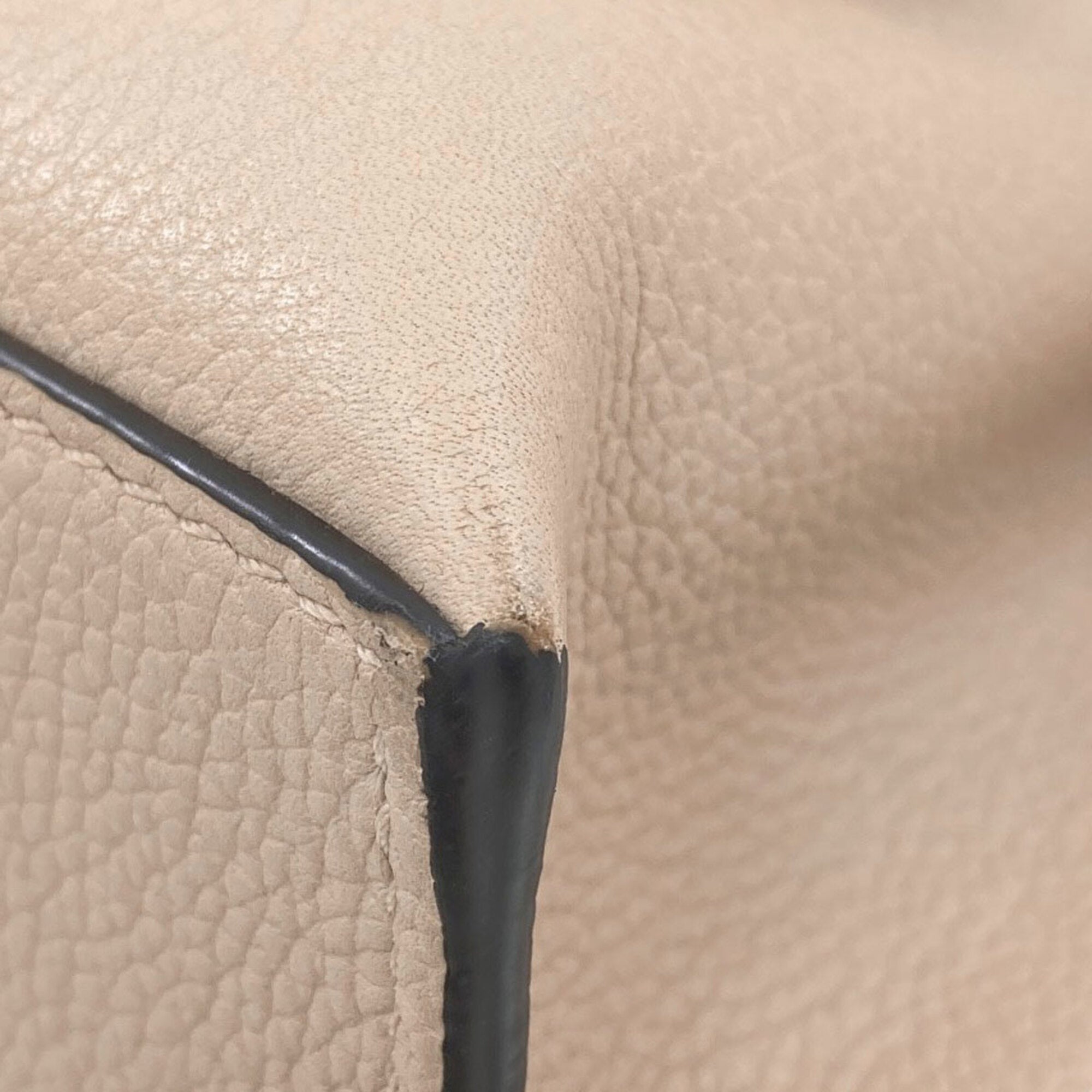 Loewe Beige Leather Handbag (Pre-Owned)