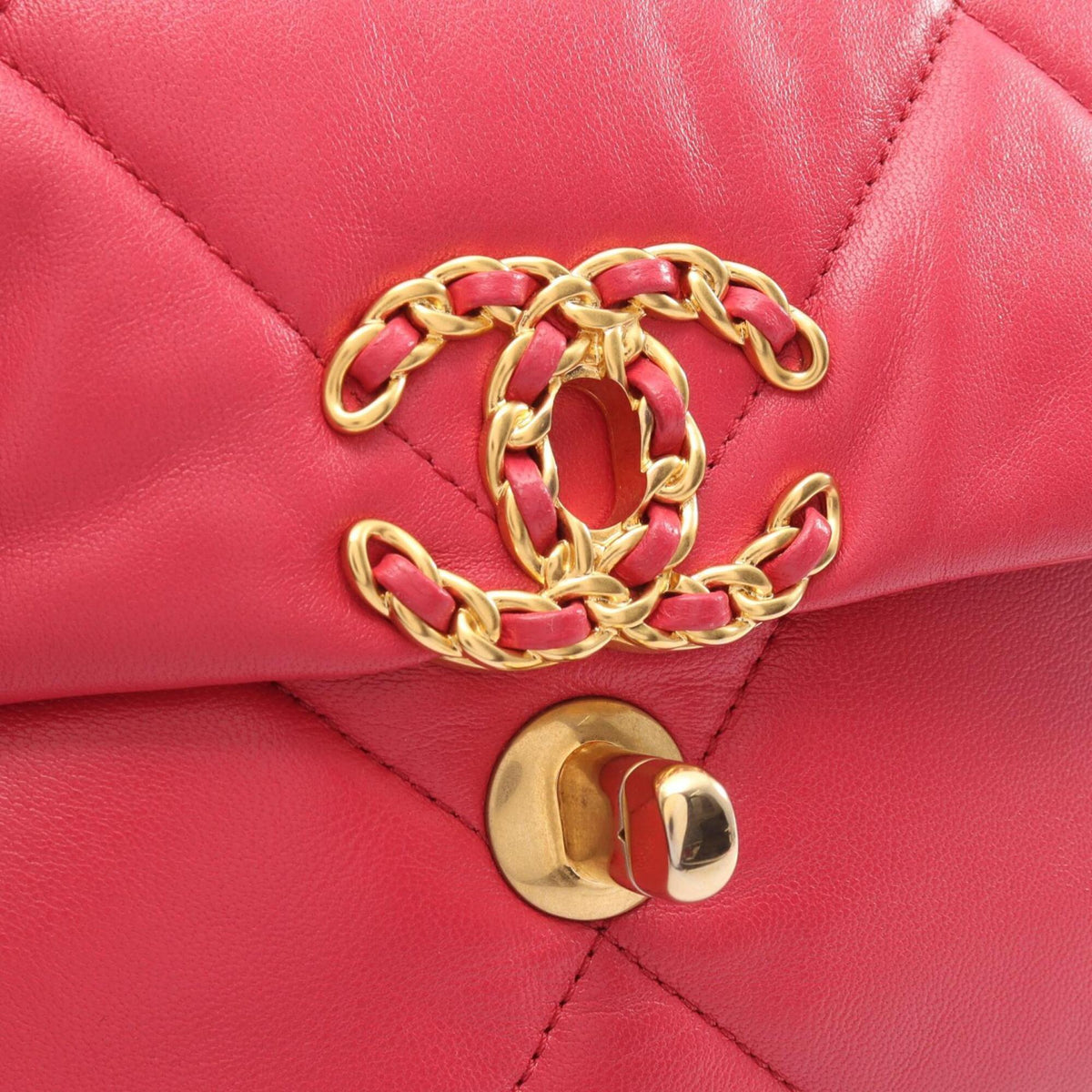 Chanel Pink Leather Handbag Shoulder Bag (Pre-Owned)