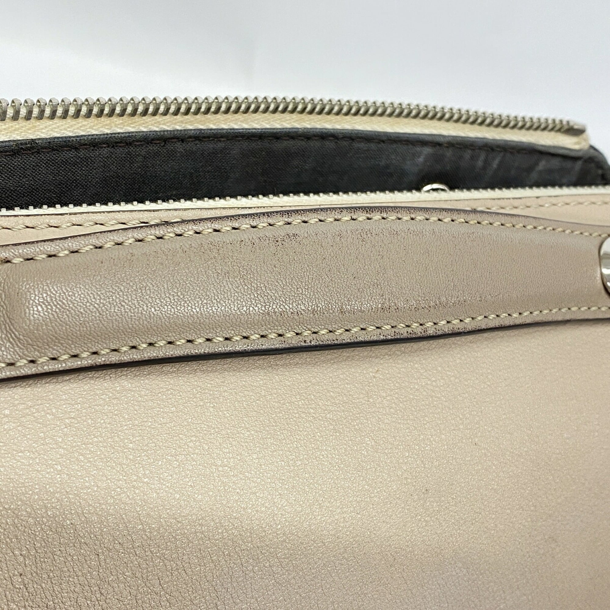 Fendi Beige White Leather Handbag (Pre-Owned)