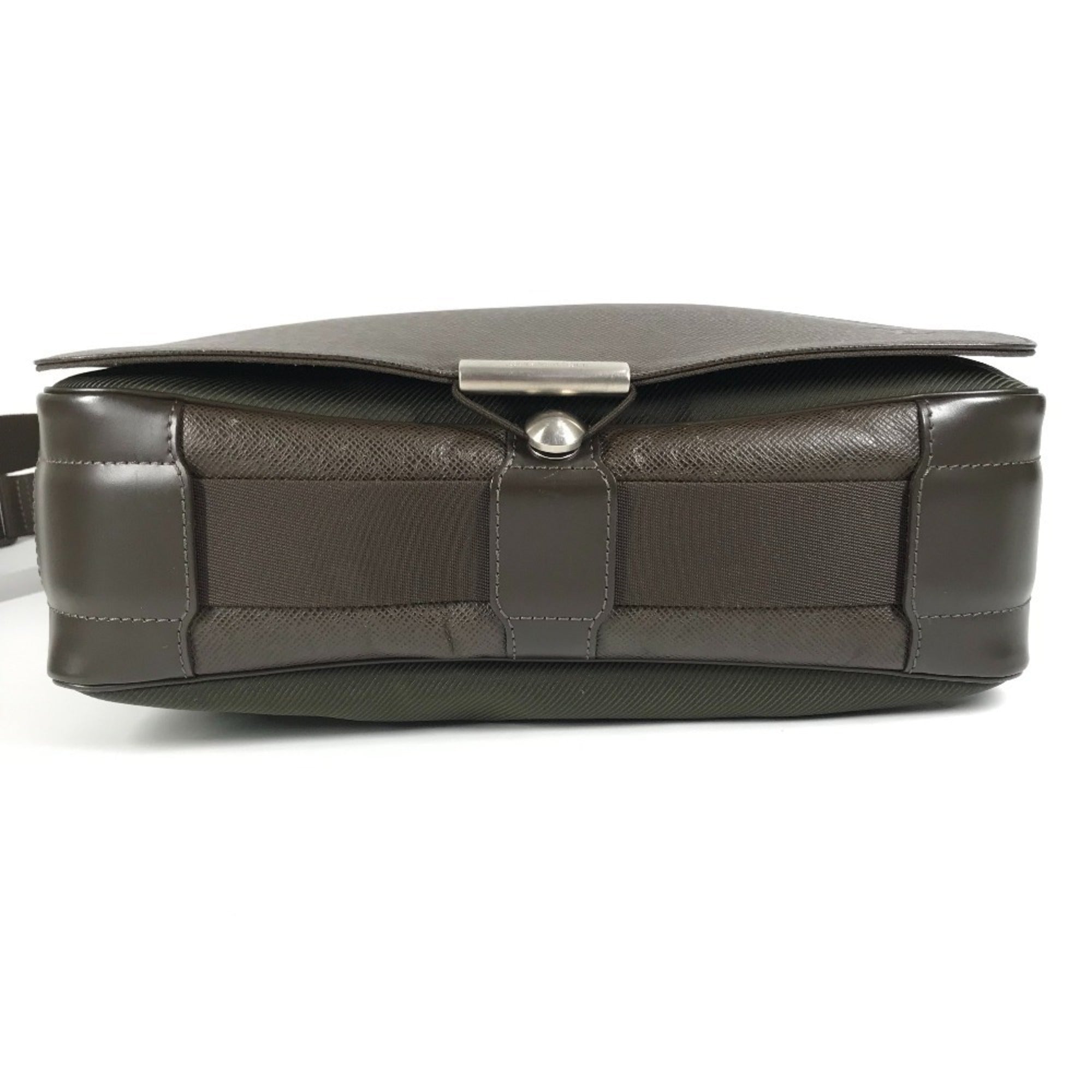 Louis Vuitton Brown Grizzly Taiga Leather Messenger Bag Shoulder Bag (Pre-Owned)