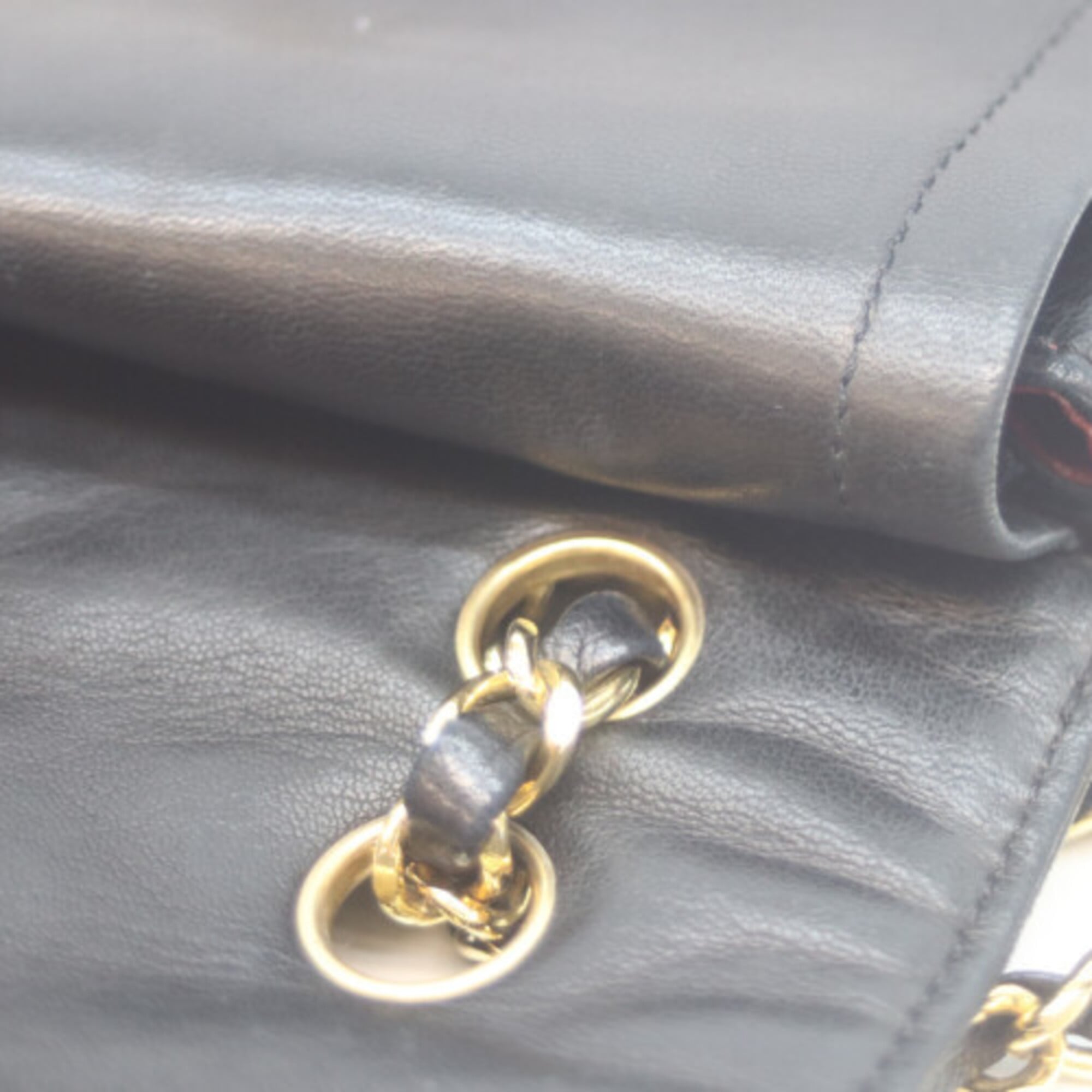 Chanel Black Leather Shoulder Bag (Pre-Owned)
