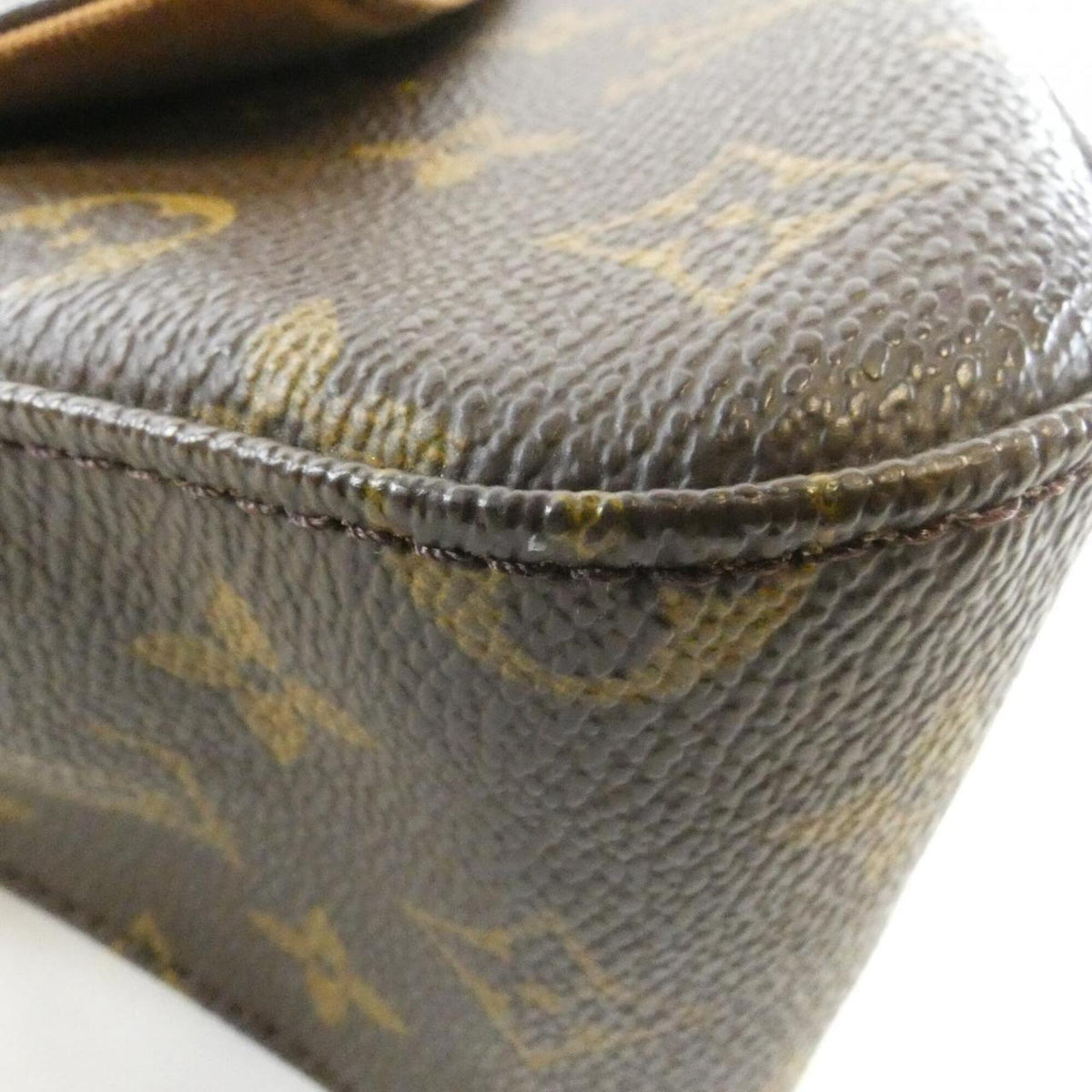 Louis Vuitton Brown Coated Canvas Shoulder Bag (Pre-Owned)