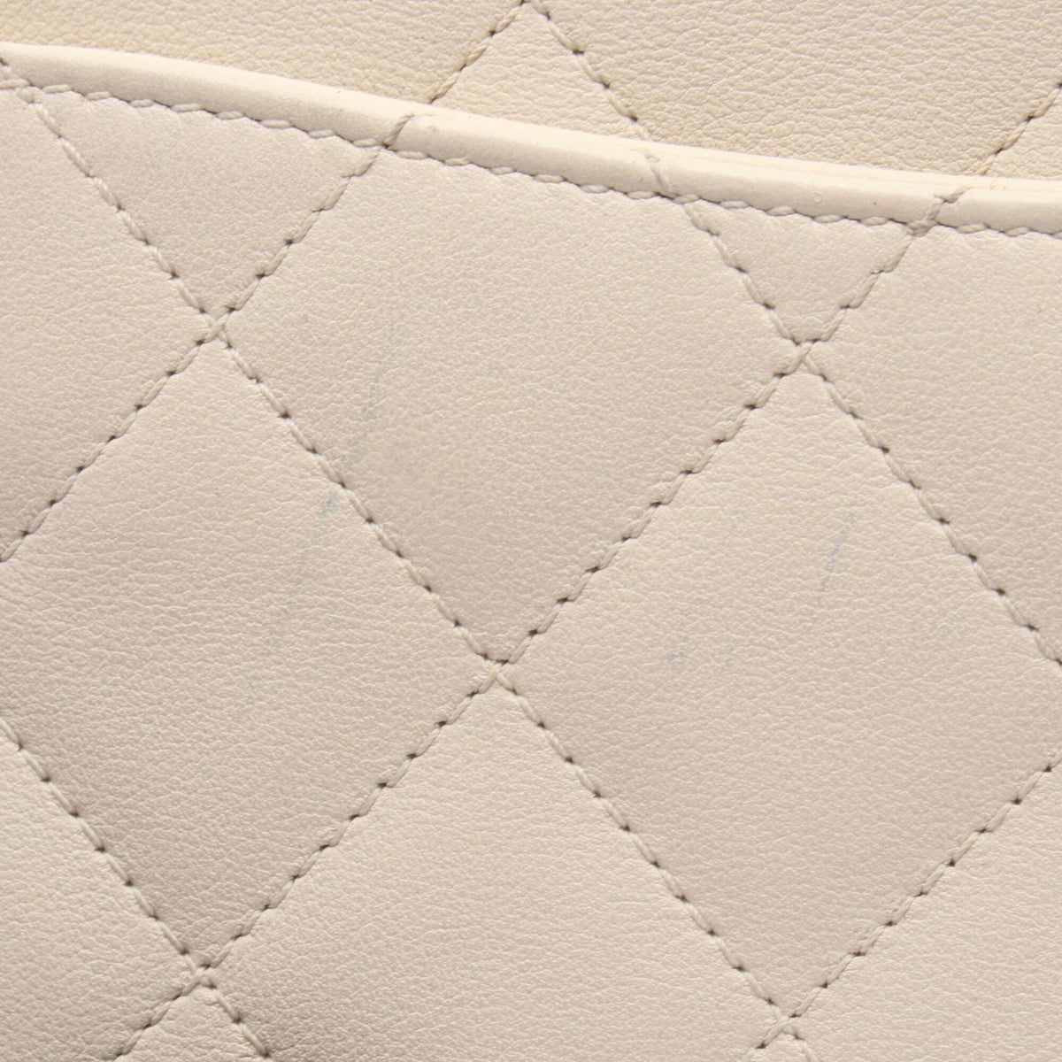Chanel Matelasse White Leather Handbag Shoulder Bag (Pre-Owned)