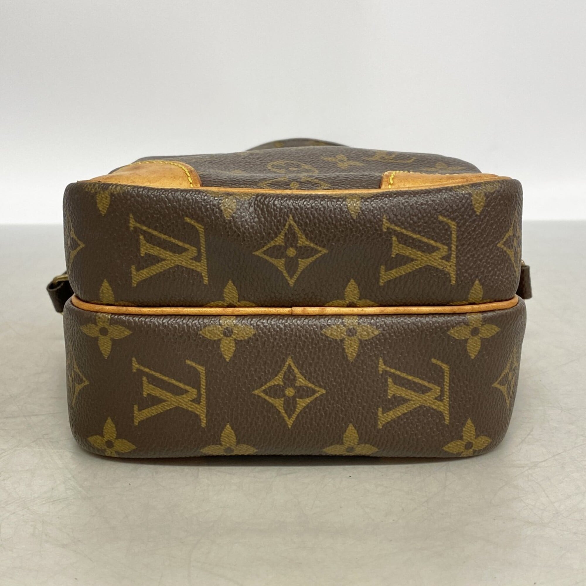 Louis Vuitton Brown Shoulder Bag (Pre-Owned)