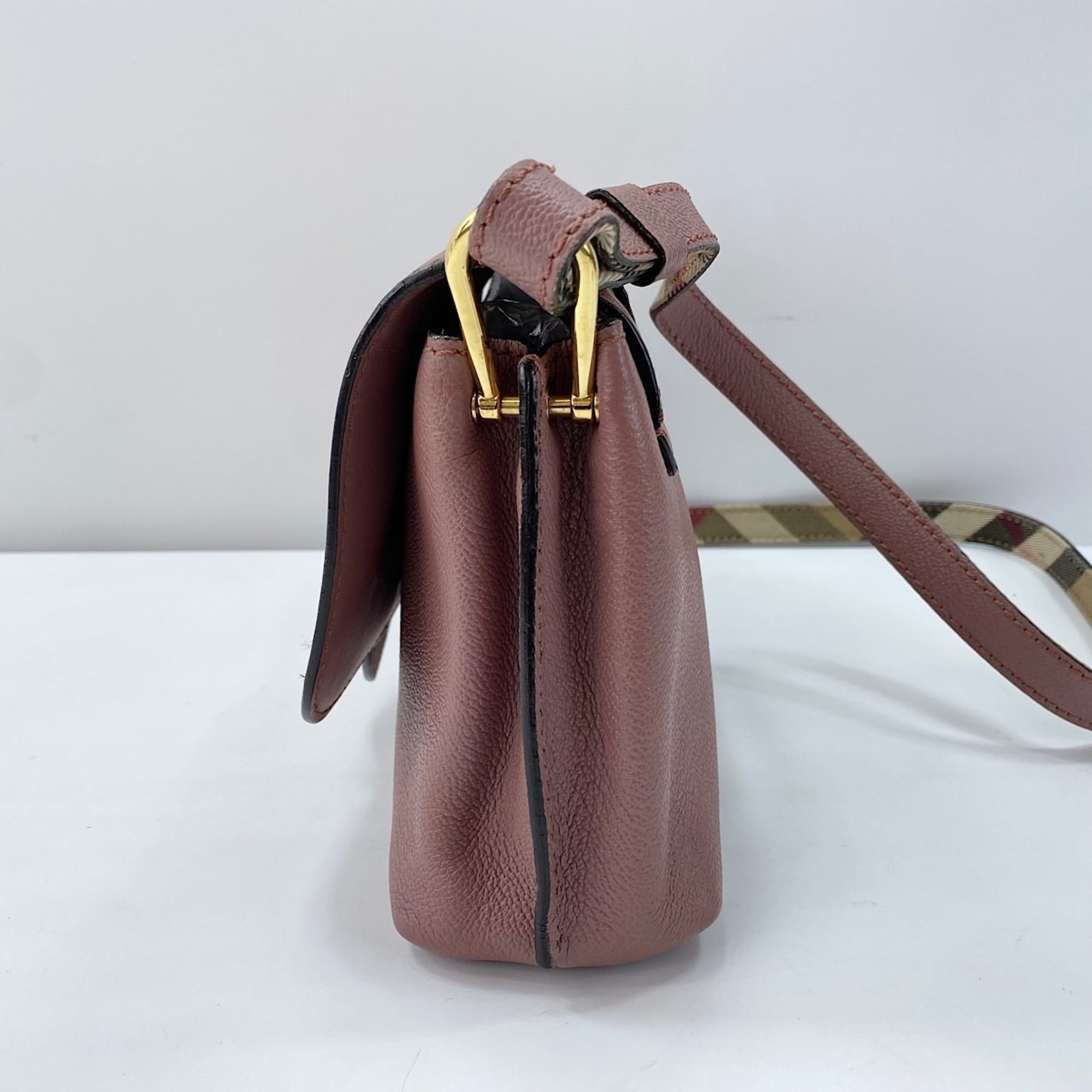 Burberry Pink Leather Shoulder Bag (Pre-Owned)
