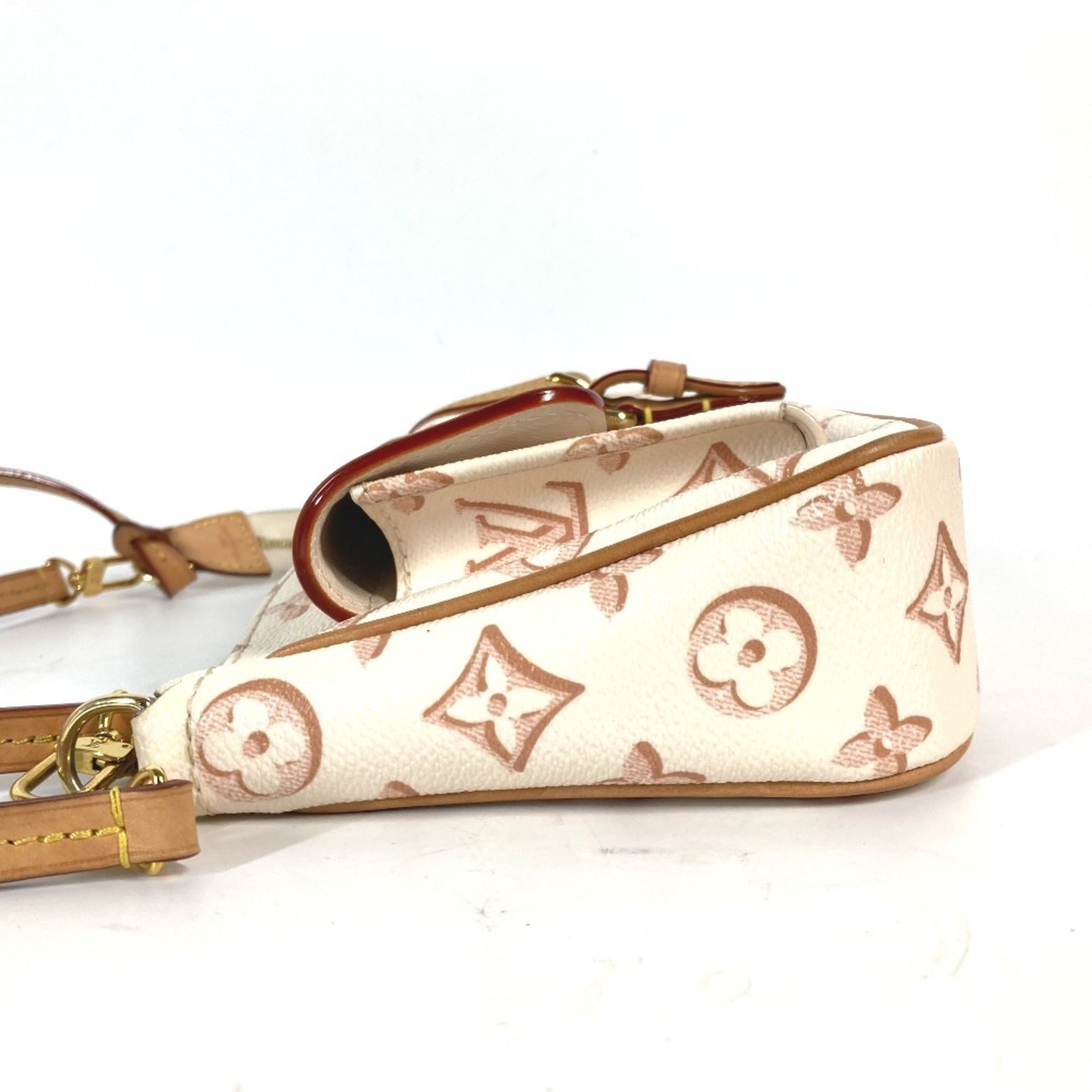 Louis Vuitton Beige Monogram Pochette Shoulder Bag (Pre-Owned)